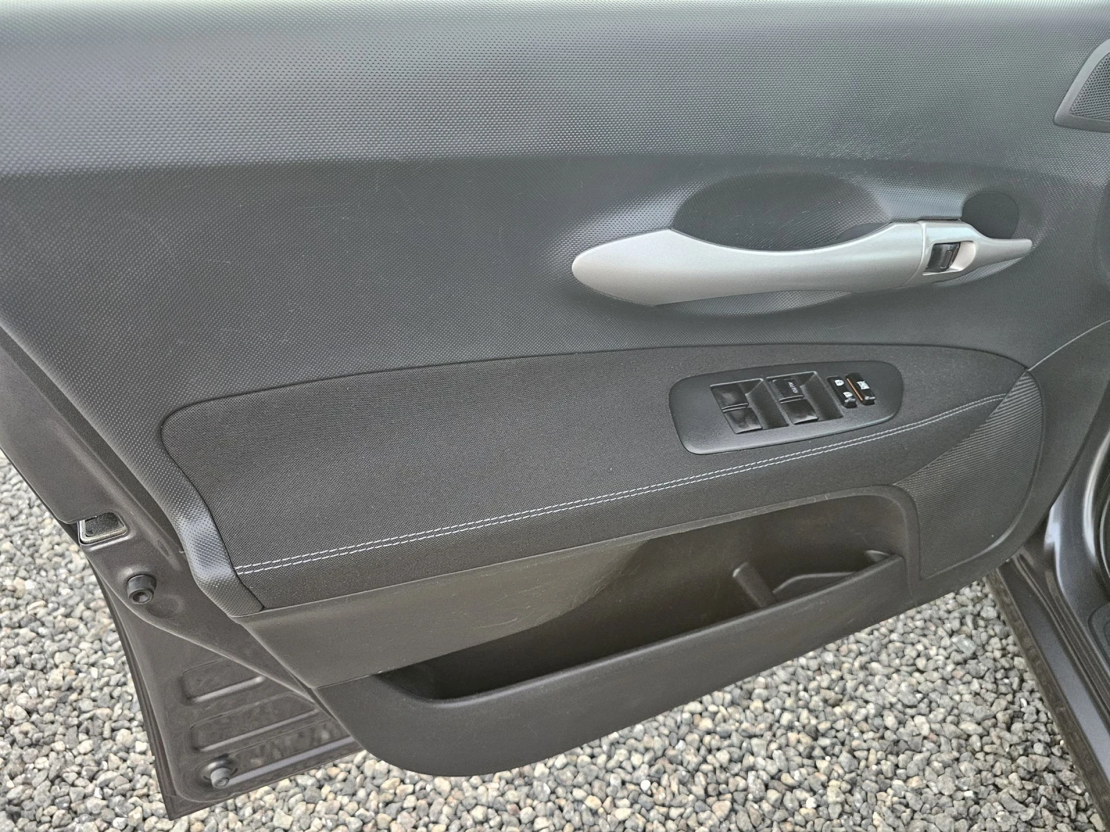 Toyota Auris 1.3VVT-i 6-! | Mobile.bg   14