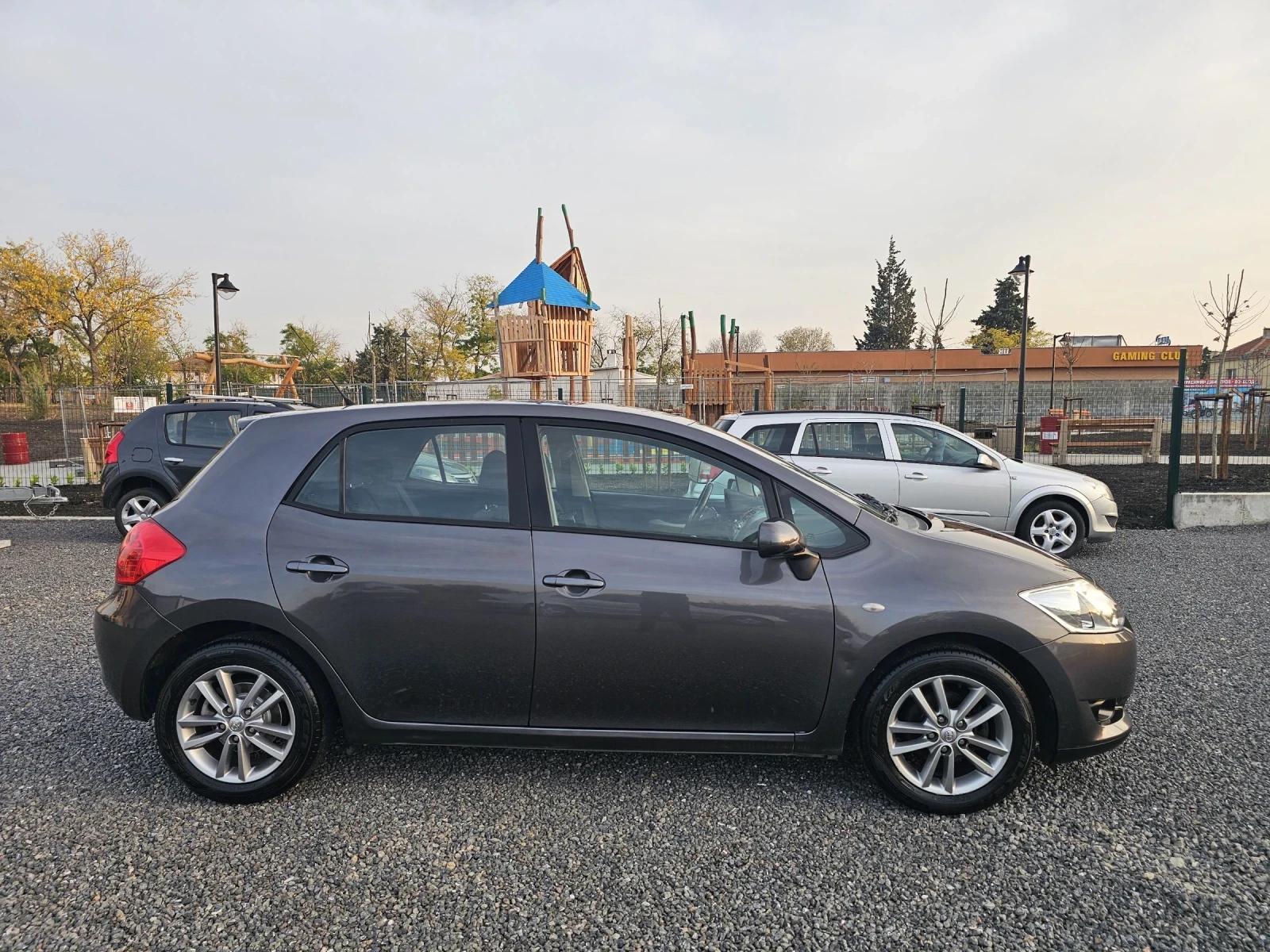 Toyota Auris 1.3VVT-i 6-СК! - изображение 4