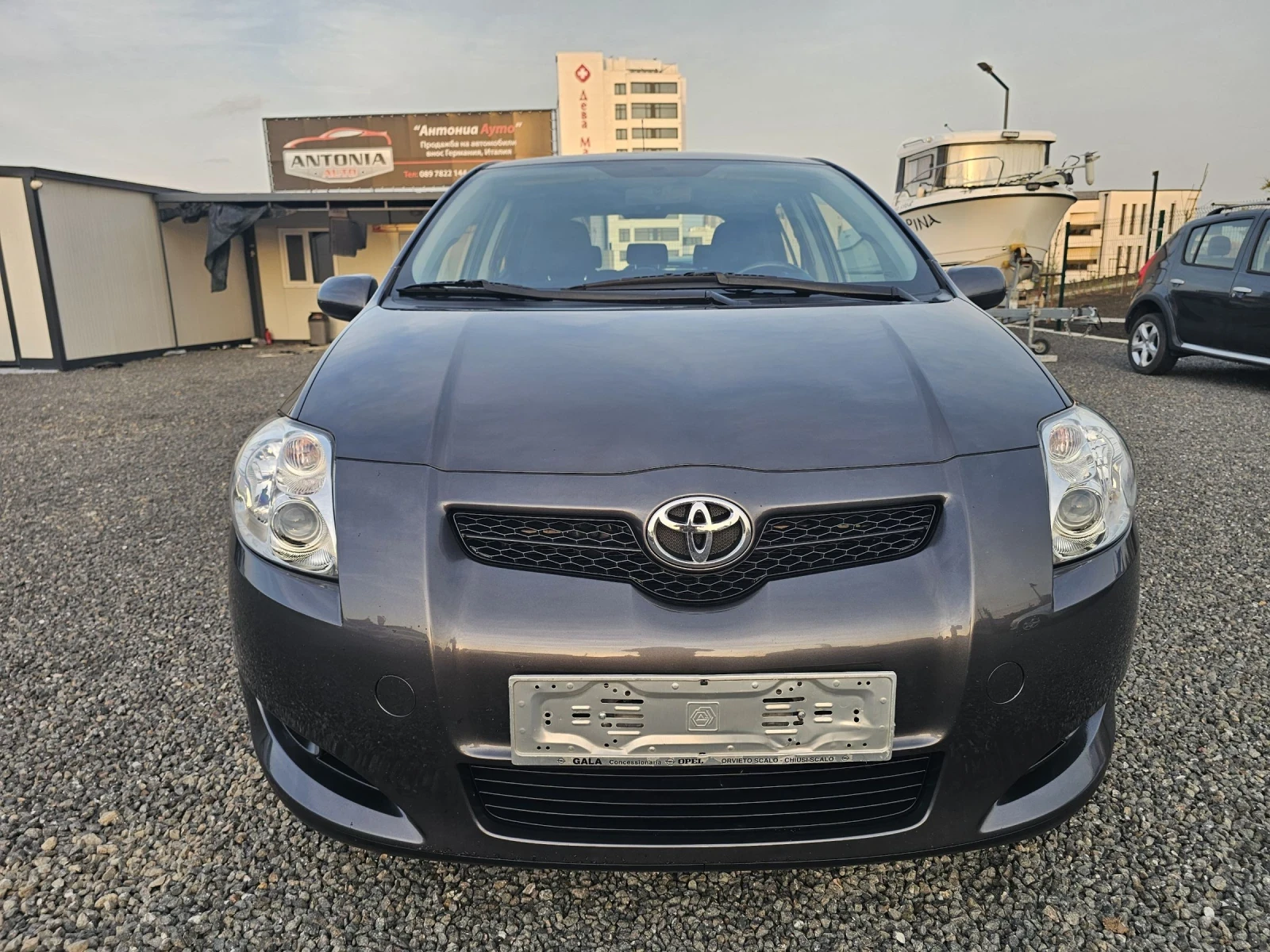 Toyota Auris 1.3VVT-i 6-СК! - изображение 2