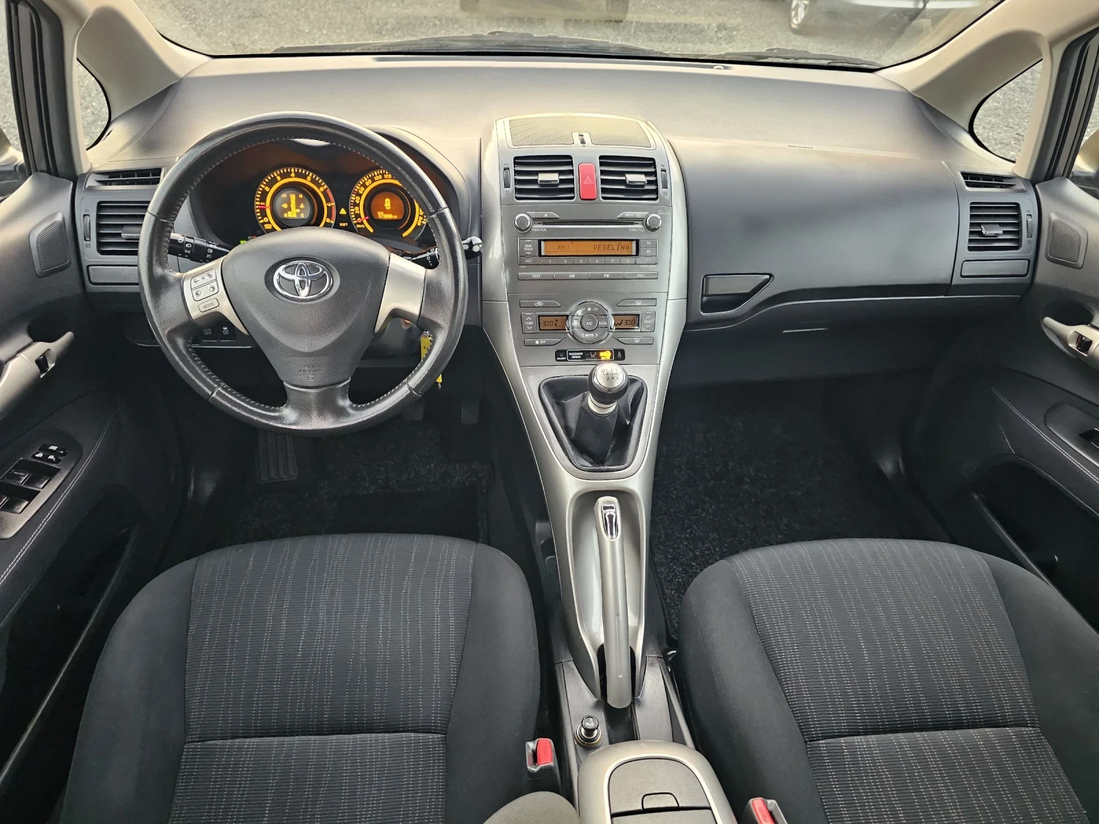 Toyota Auris 1.3VVT-i 6-СК! - изображение 10
