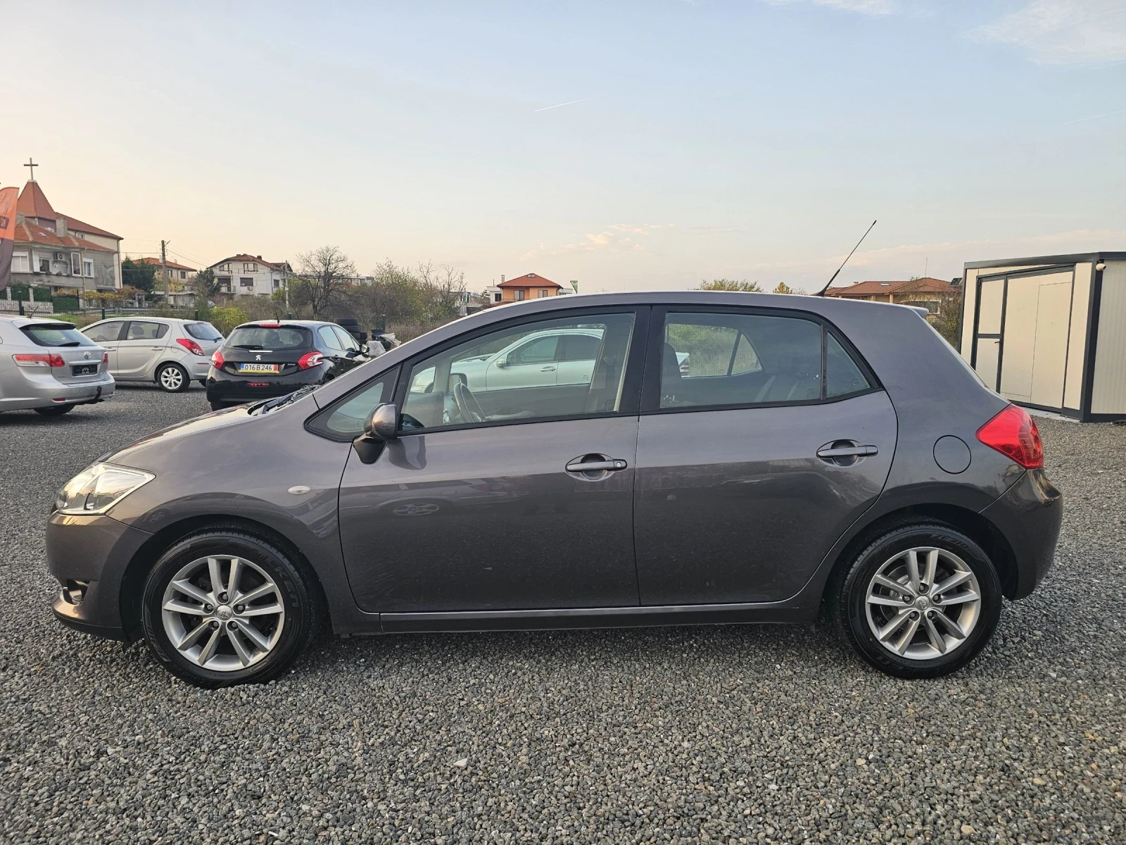 Toyota Auris 1.3VVT-i 6-СК! - изображение 7