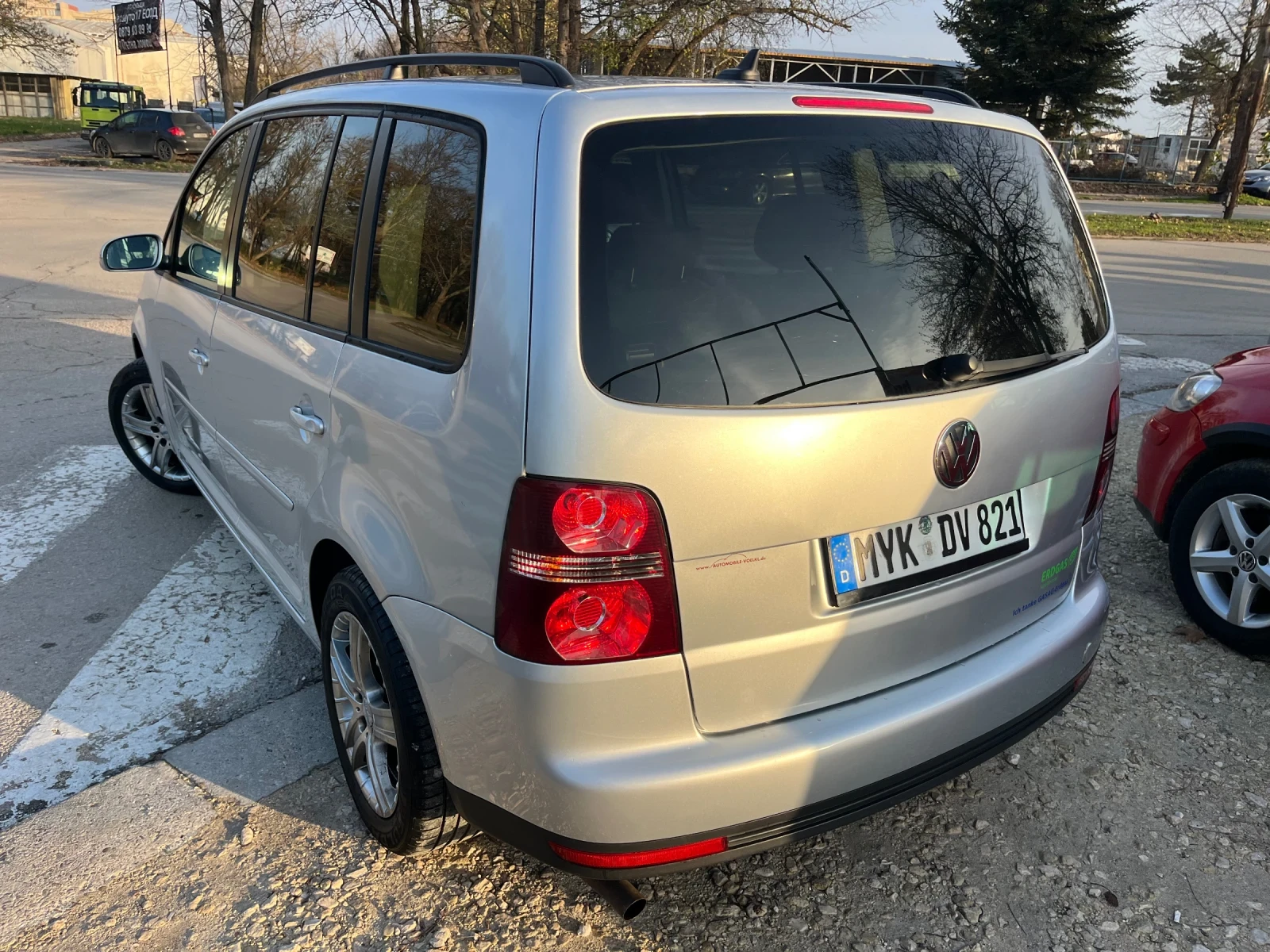 VW Touran 6+ 1 2.0i-Фабричен Метан - изображение 5