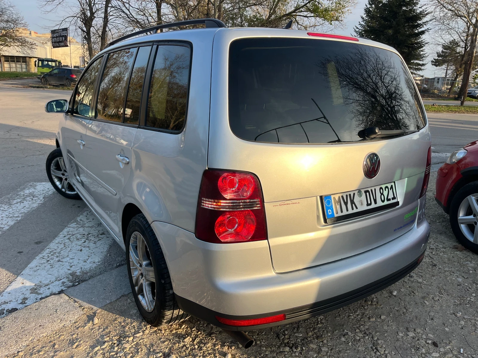 VW Touran 6+ 1 2.0i-Фабричен Метан - изображение 7