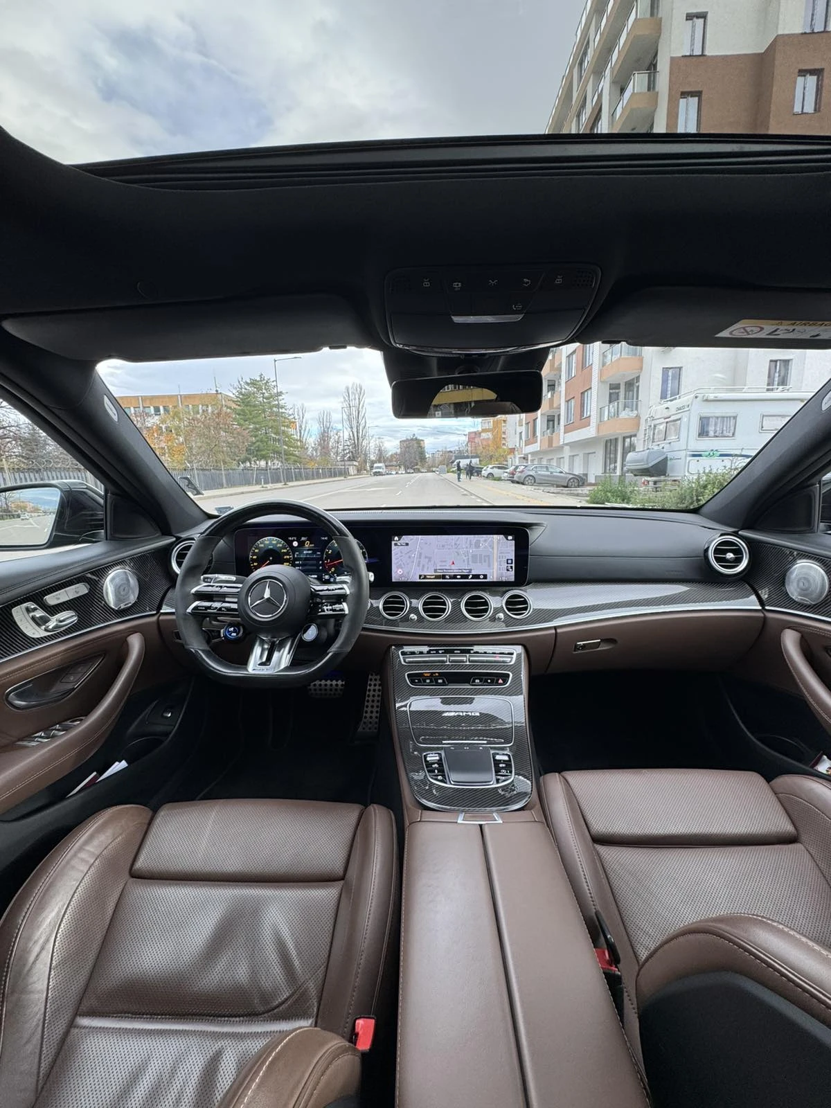 Mercedes-Benz E 63 AMG S - изображение 10