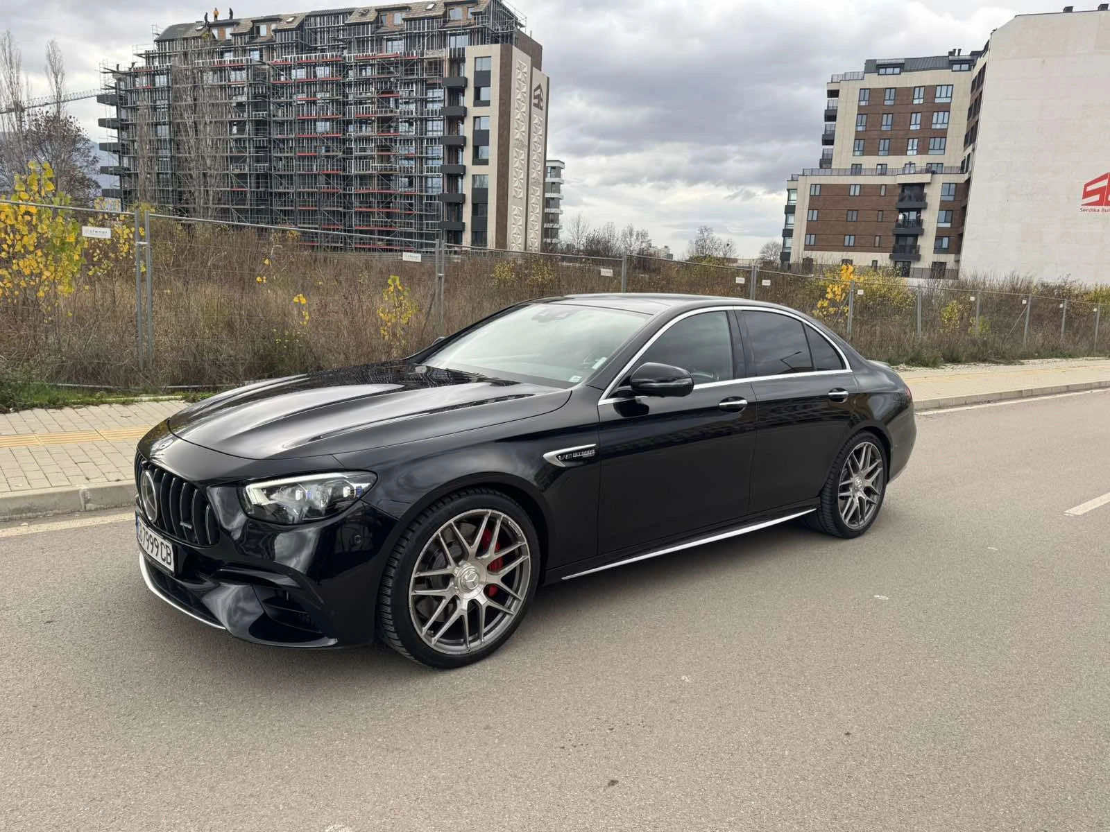 Mercedes-Benz E 63 AMG S - изображение 2