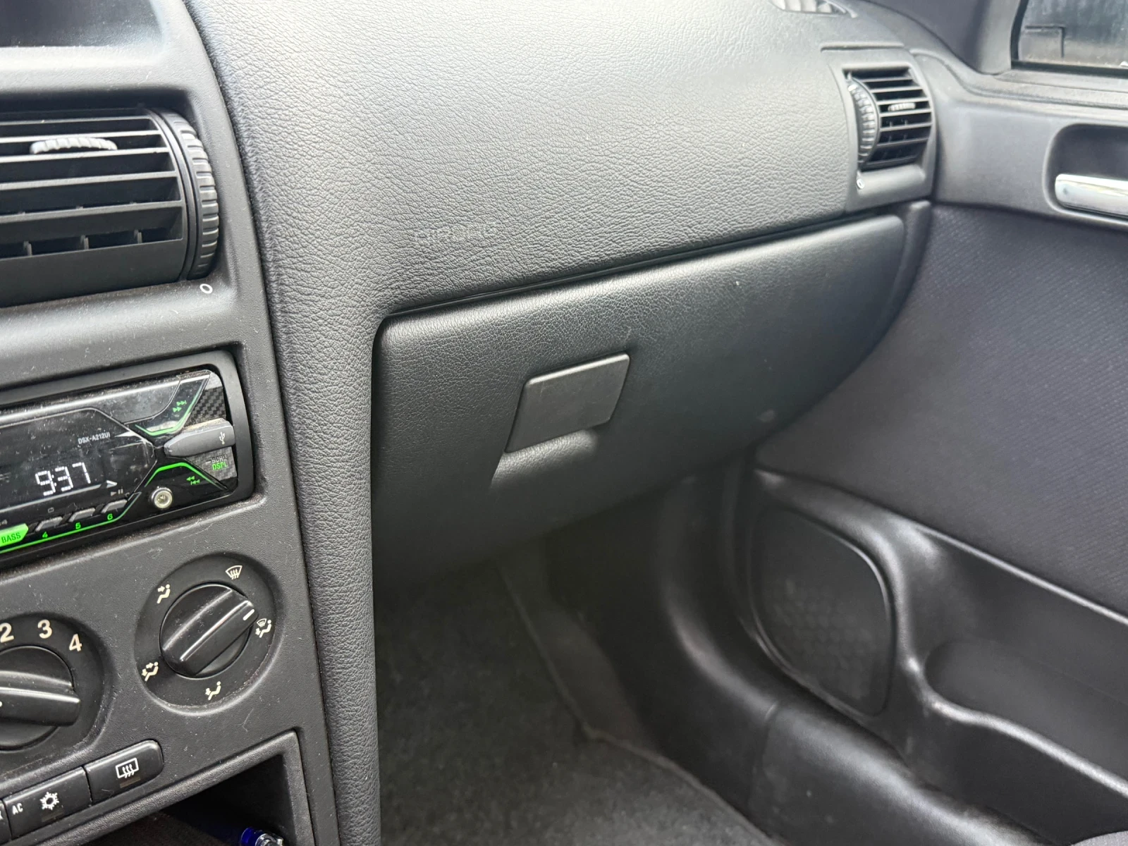 Opel Astra 1.6MI, снимка 5 - Автомобили и джипове - 53801255