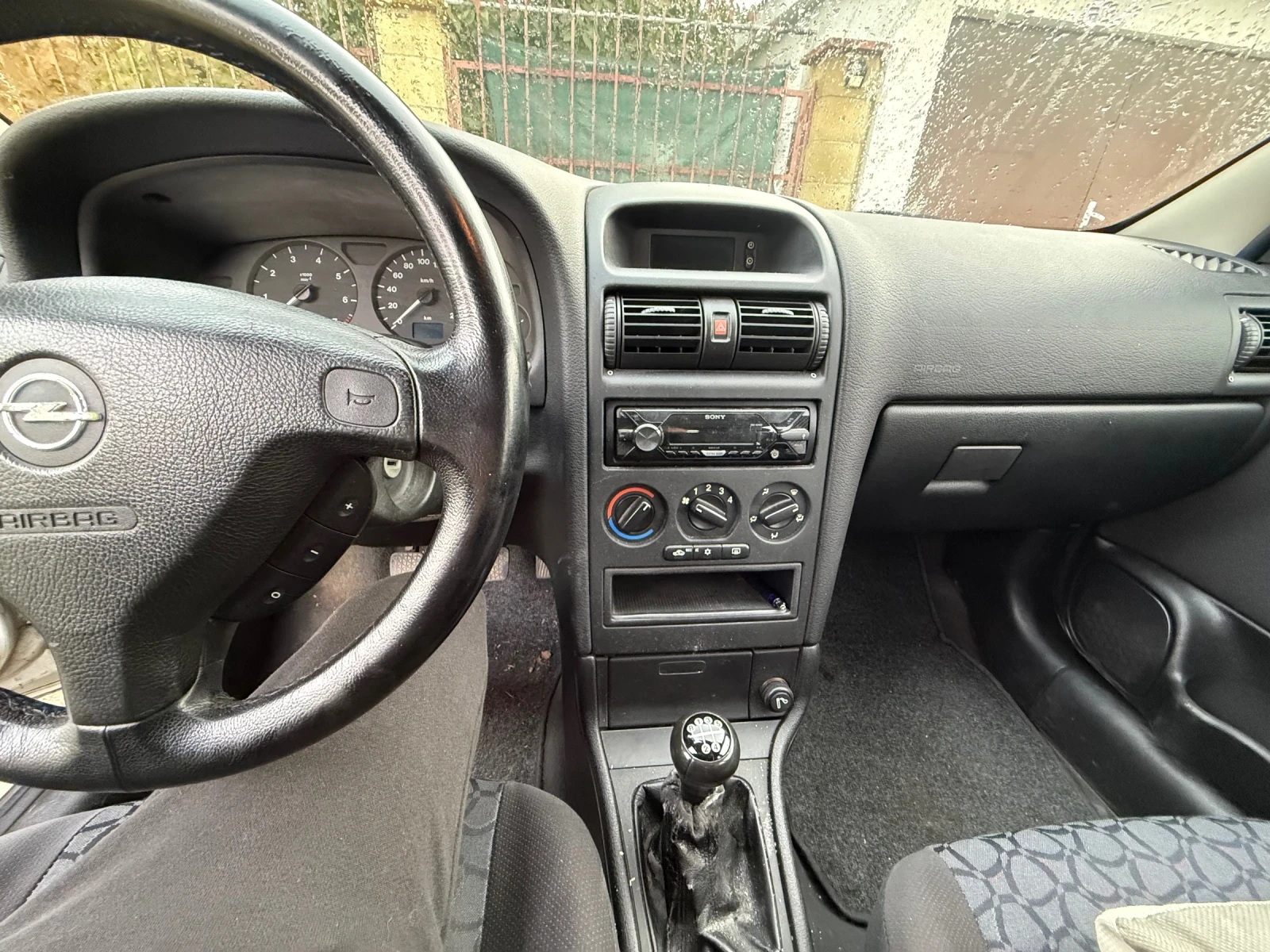 Opel Astra 1.6MI, снимка 8 - Автомобили и джипове - 53801255