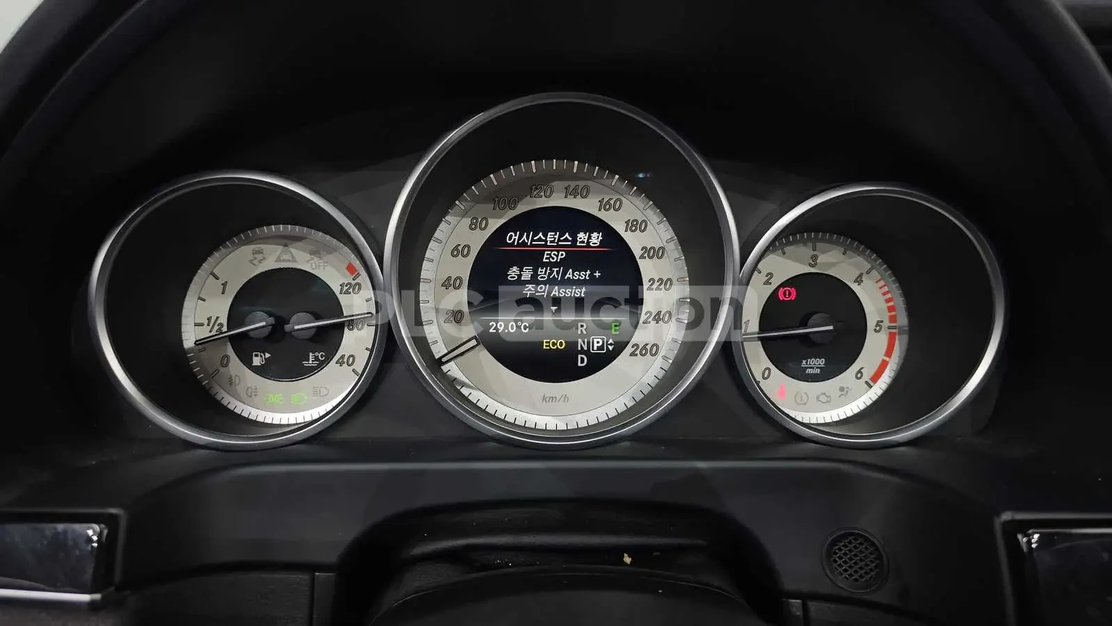 Mercedes-Benz E 220, снимка 8 - Автомобили и джипове - 54126783