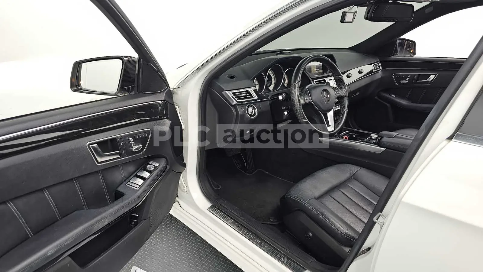Mercedes-Benz E 220, снимка 11 - Автомобили и джипове - 54126783