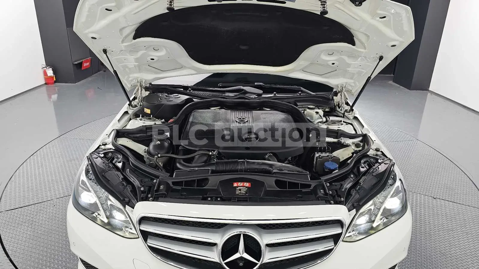 Mercedes-Benz E 220, снимка 6 - Автомобили и джипове - 54126783