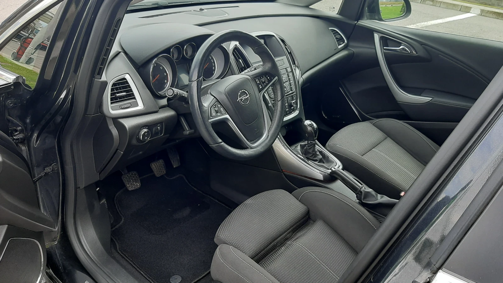 Opel Astra 2.0 CDTI   КАТО НОВА , снимка 8 - Автомобили и джипове - 54314369