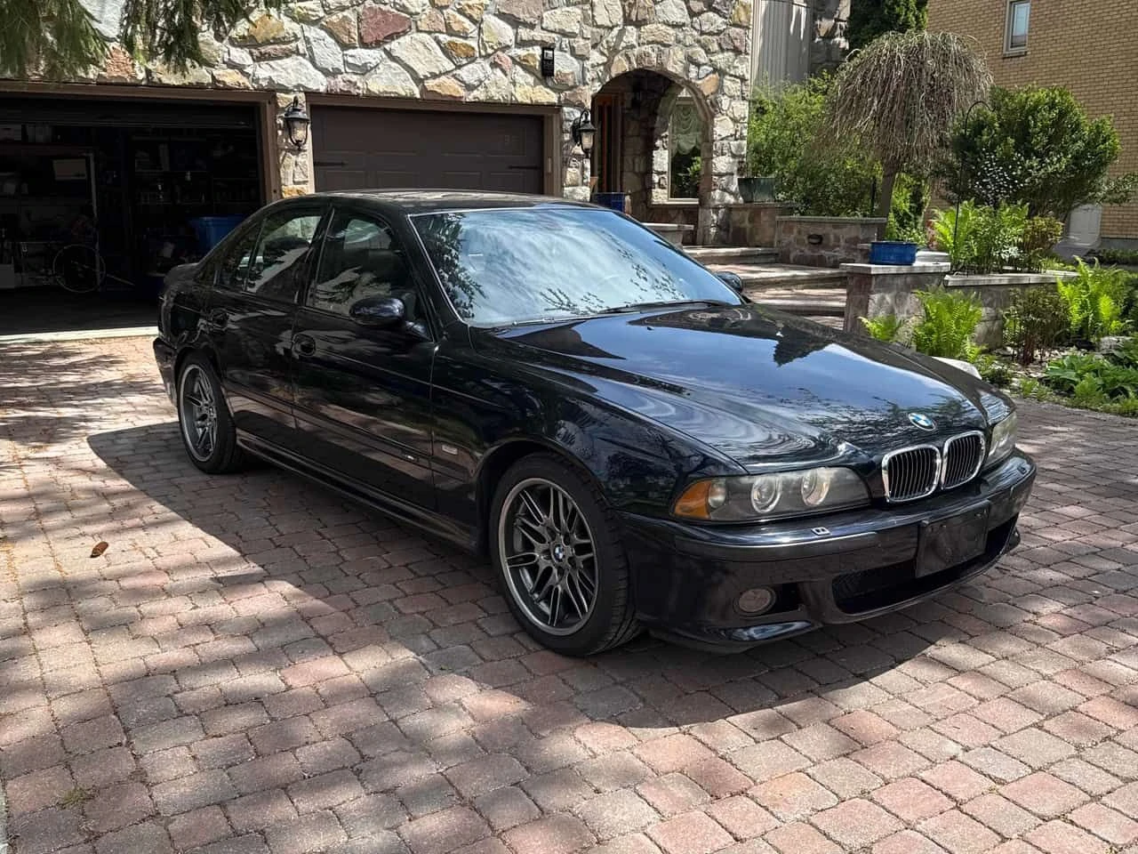 BMW M5 * 4dr Sdn 6 Spd Manual* АВТОКРЕДИТ БЕЗ ПЪРВОНАЧАЛН, снимка 3 - Автомобили и джипове - 54642541