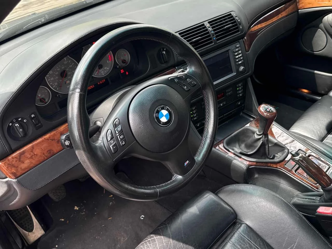 BMW M5 * 4dr Sdn 6 Spd Manual* АВТОКРЕДИТ БЕЗ ПЪРВОНАЧАЛН, снимка 5 - Автомобили и джипове - 54642541