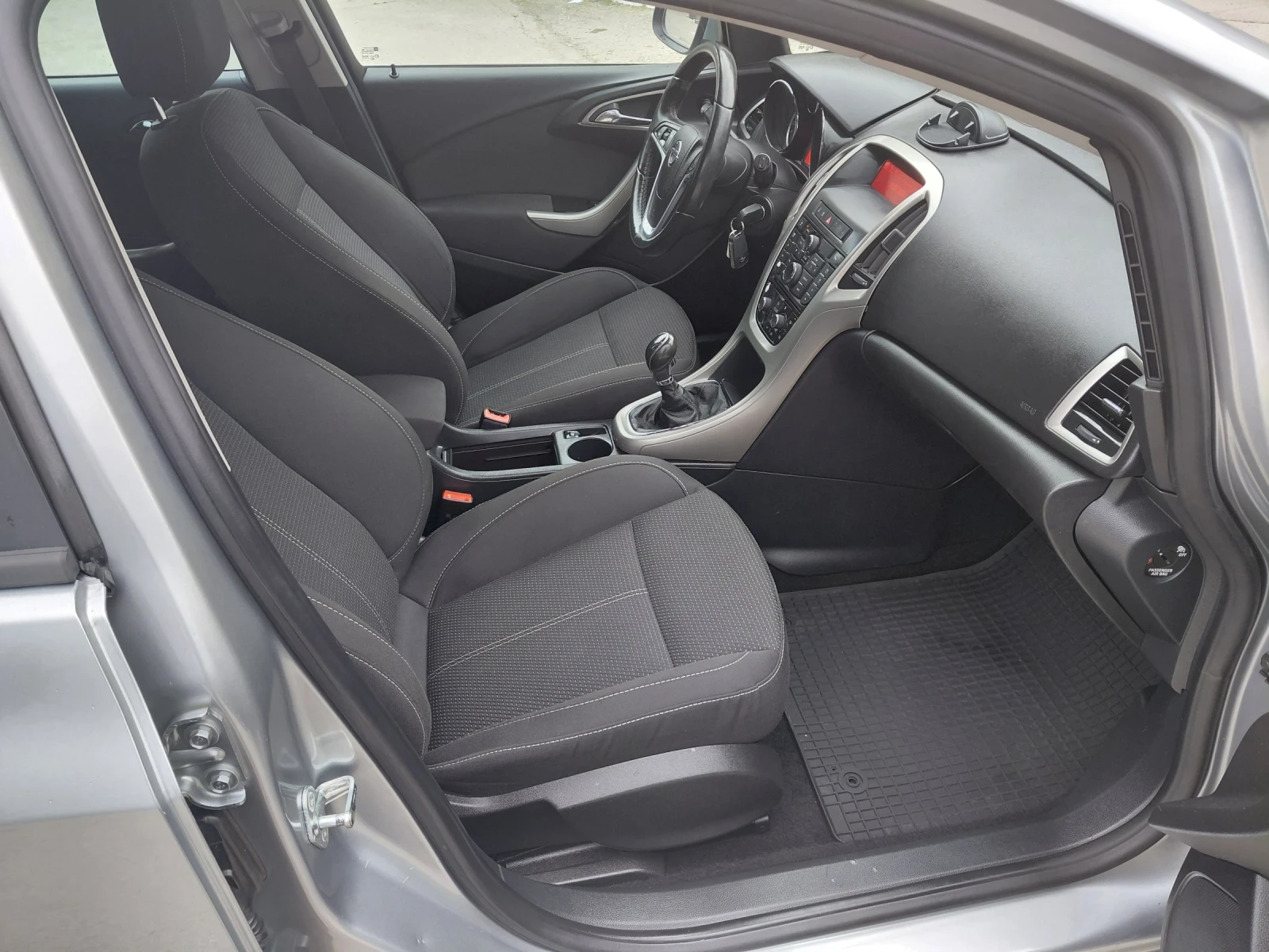 Opel Astra 1.7 CDTi , снимка 10 - Автомобили и джипове - 55220148