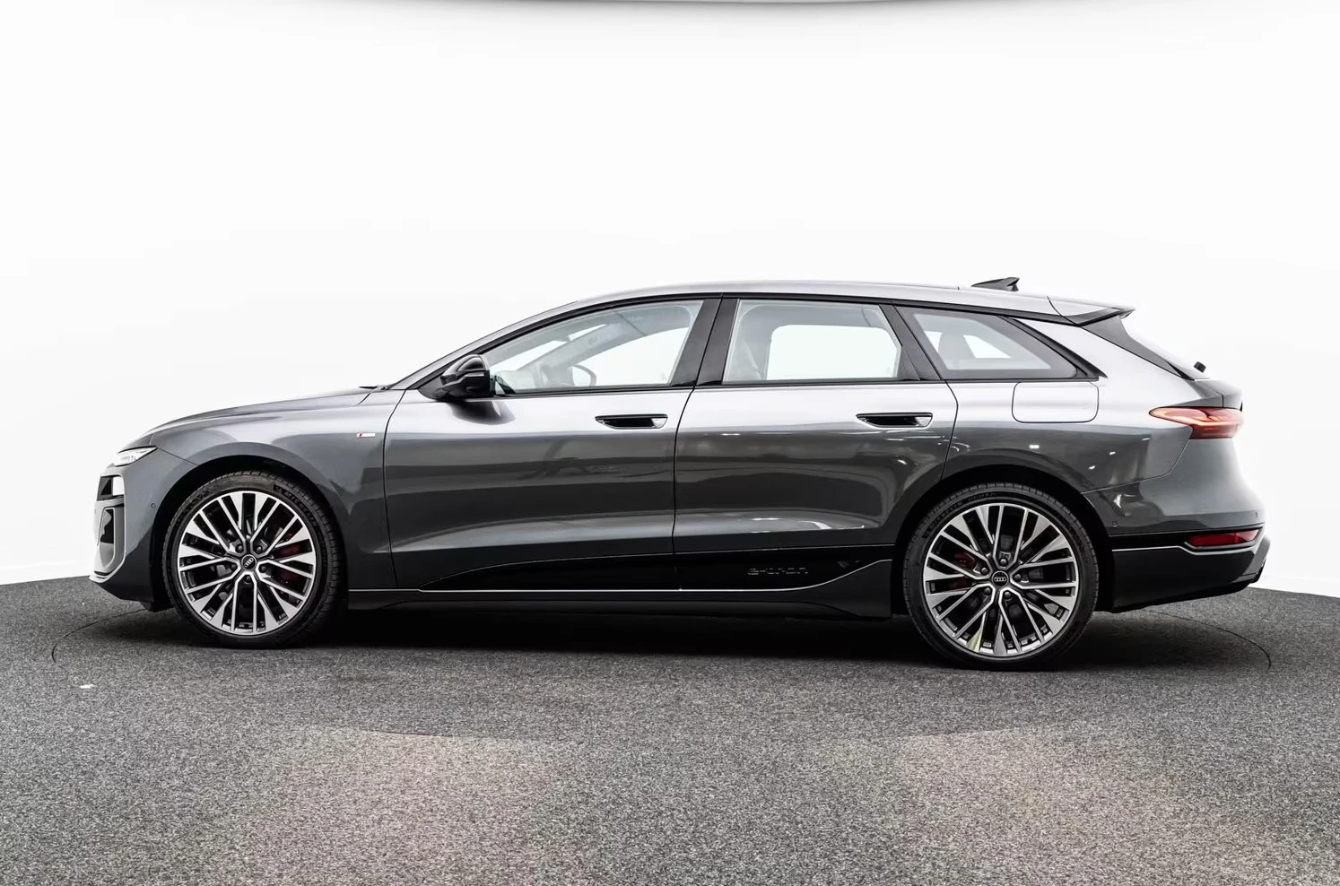 Audi A6 E-TRON / S-LINE / B&O / HUD / 360 / , снимка 4 - Автомобили и джипове - 55262295