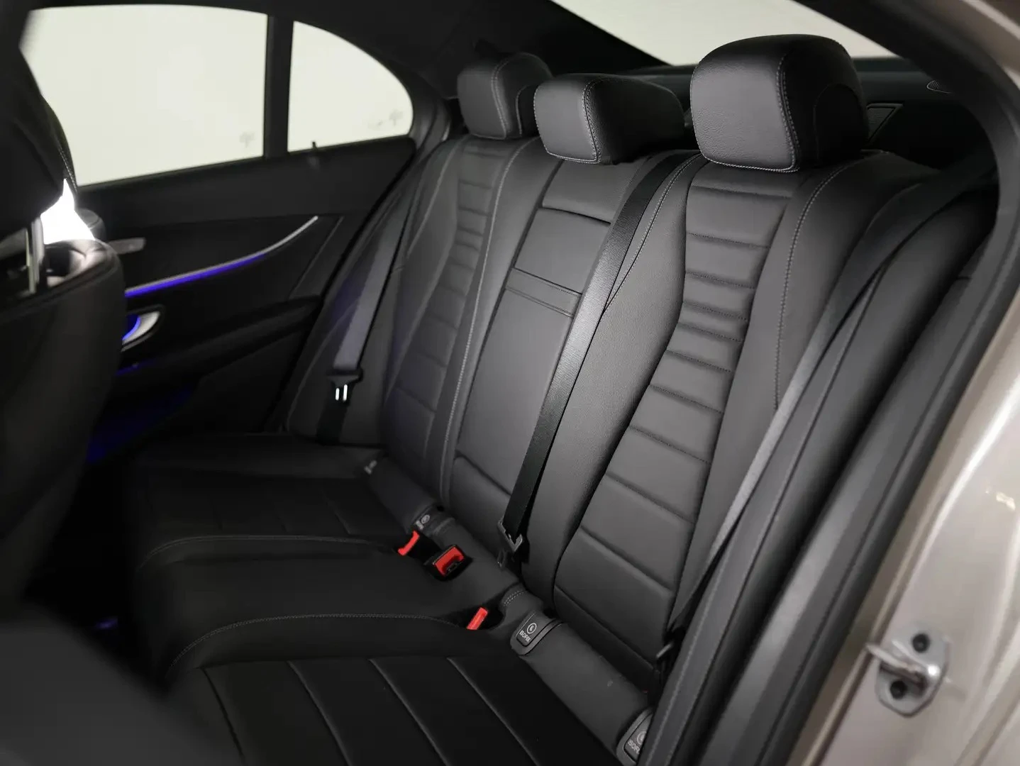 Mercedes-Benz E 450 AMG PREMIUM PKG ЦЕНА ДО БЪЛГАРИЯ АВТОКРЕДИТ, снимка 16 - Автомобили и джипове - 55557647