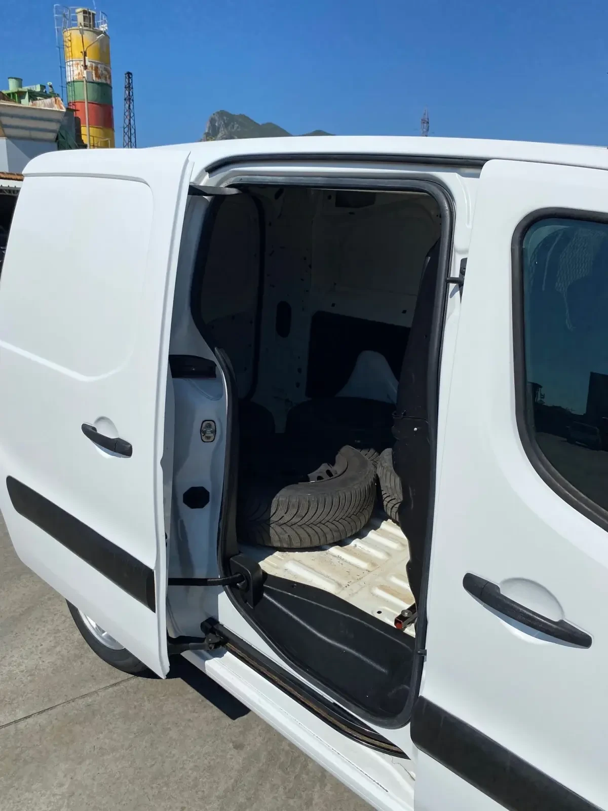 Citroen Berlingo 1.6 HDi - Пикап, снимка 9 - Автомобили и джипове - 55623529