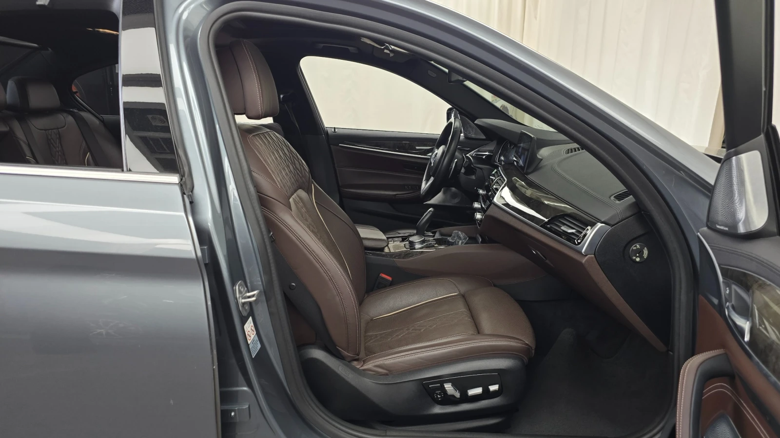 BMW 540 Bowers & Wilkins* 360* DIS* Обдух* HeadUP* , снимка 10 - Автомобили и джипове - 55691388