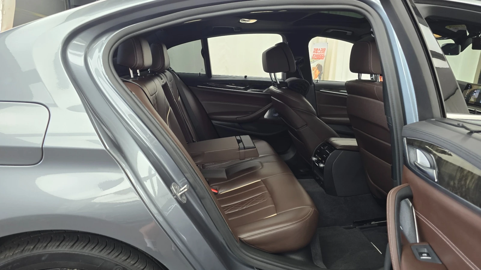 BMW 540 Bowers & Wilkins* 360* DIS* Обдух* HeadUP* , снимка 11 - Автомобили и джипове - 55691388