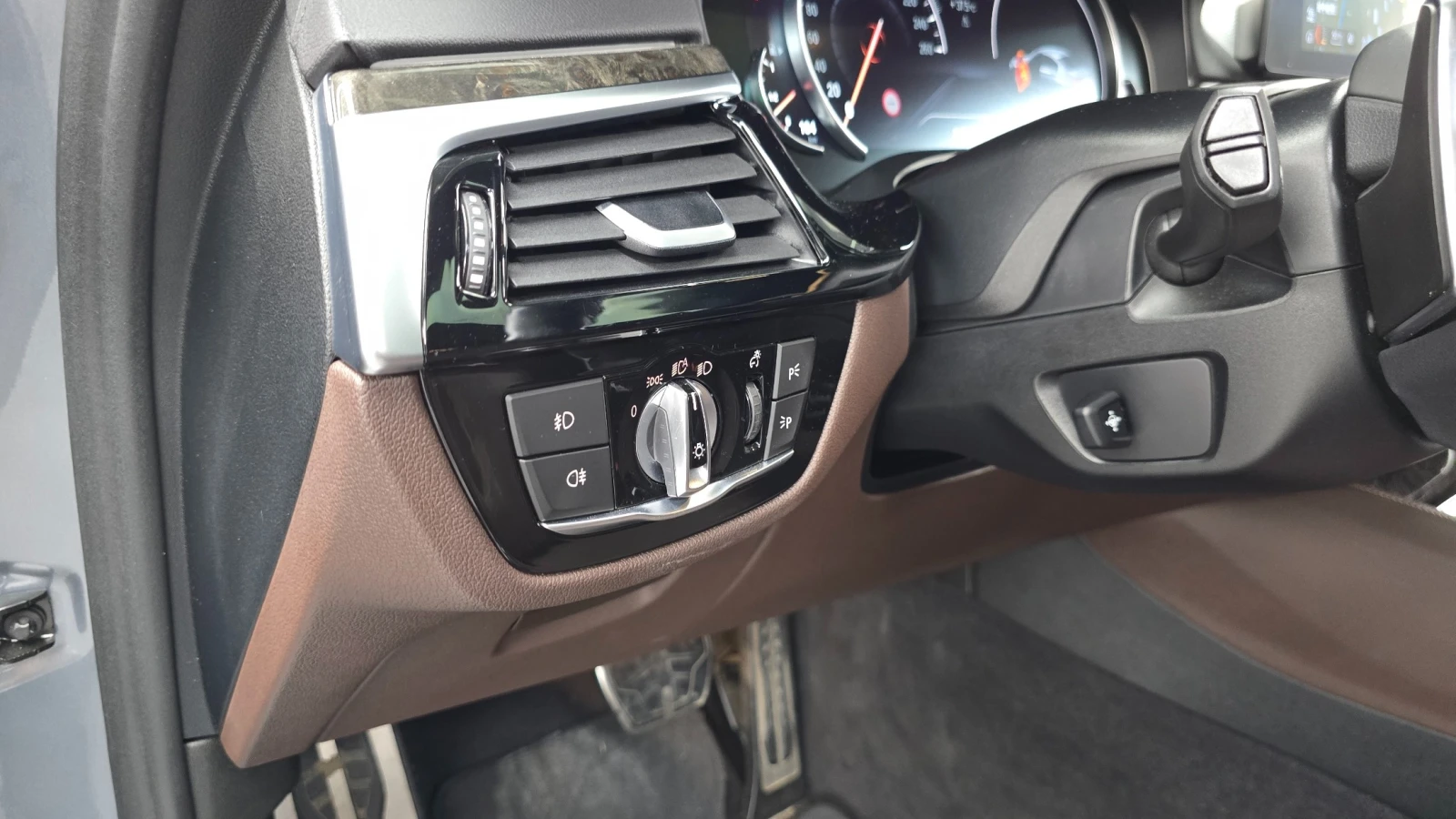 BMW 540 Bowers & Wilkins* 360* DIS* Обдух* HeadUP* , снимка 16 - Автомобили и джипове - 55691388