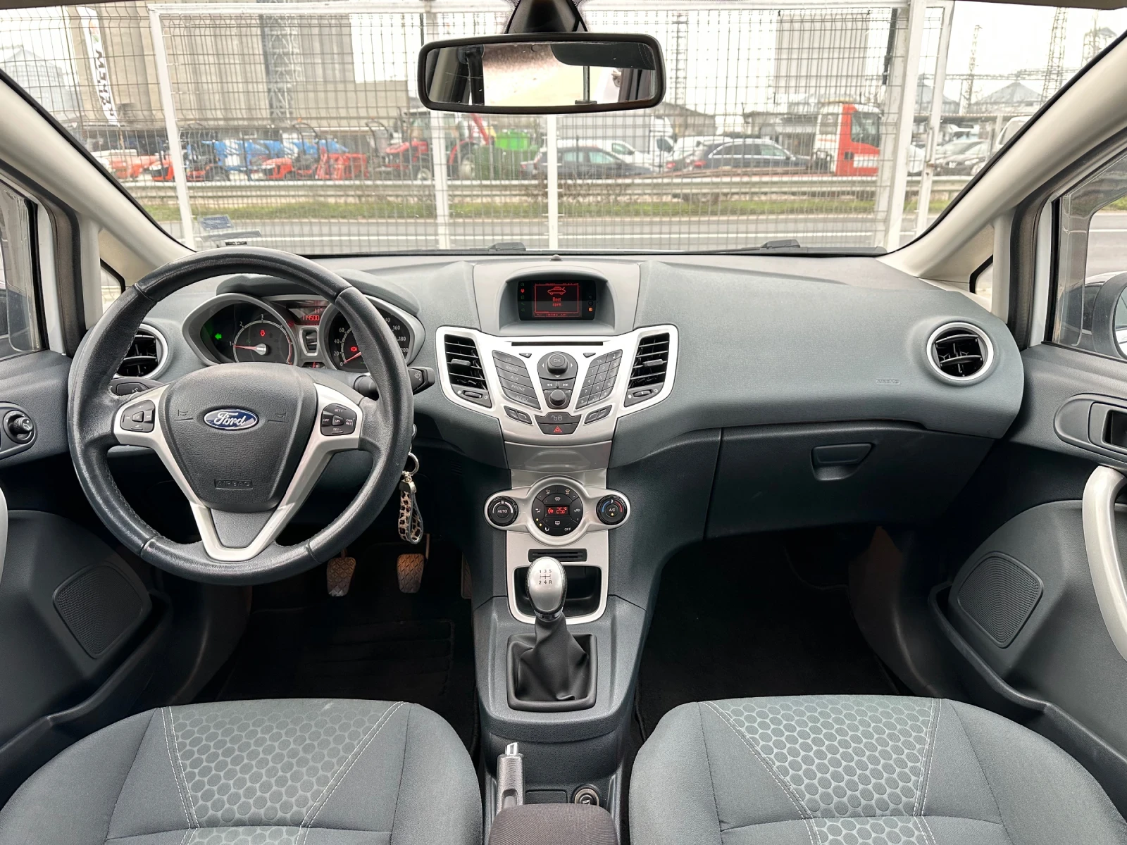 Ford Fiesta 1.6tdci Sport 95к. Климатроник! Напълно обслужен, снимка 11 - Автомобили и джипове - 55897236