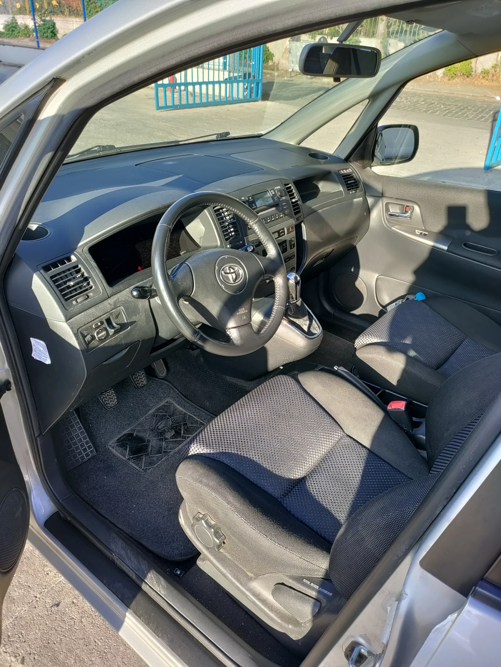Toyota Corolla verso, снимка 7 - Автомобили и джипове - 56298964
