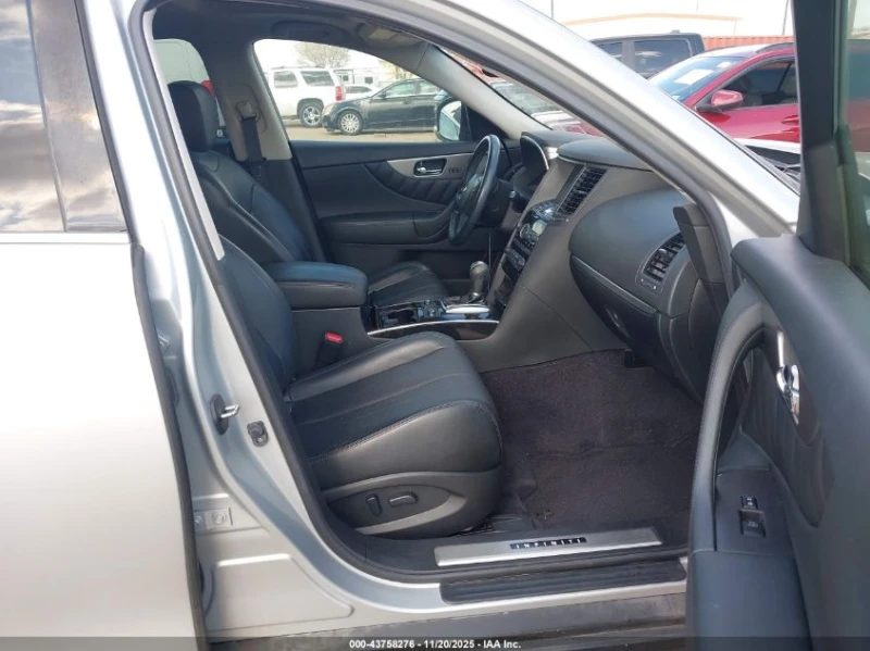 Infiniti QX70 3.7L V-6 DOHC, VVT, 325HP 4X2 Drive, снимка 10 - Автомобили и джипове - 53176109