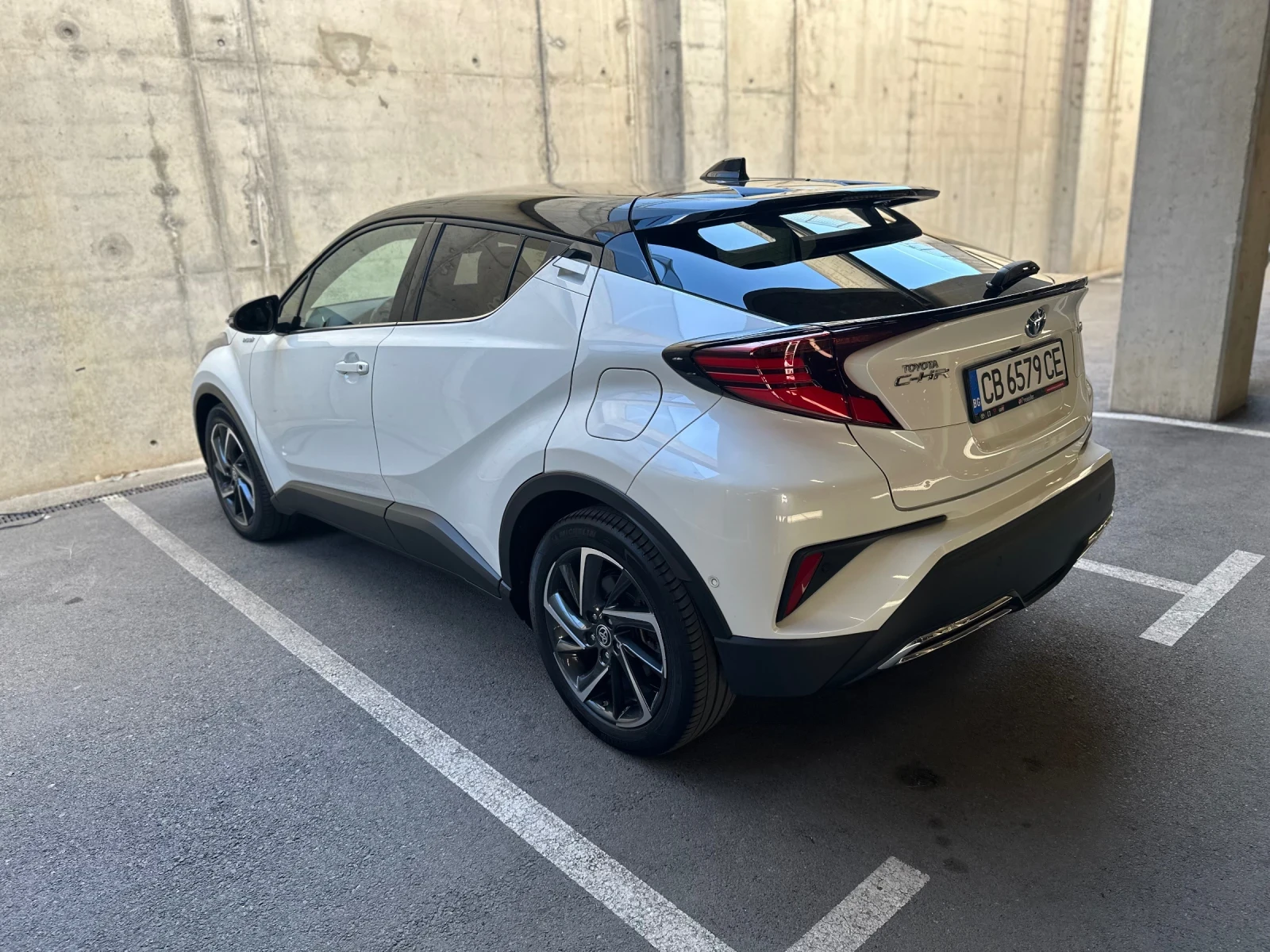 Toyota C-HR с ГАРАНЦИЯ/ОБСЛУЖЕН/2.0Hybrid/184к.с/JBL/ - изображение 4