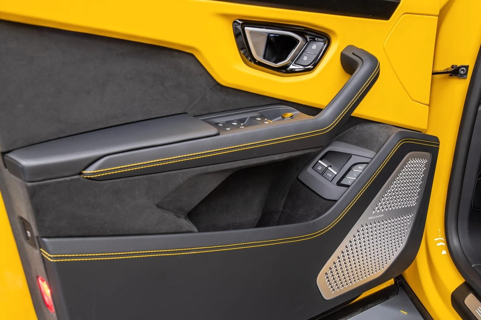 Lamborghini Urus SE/FACELIFT/PLUG-IN/B&O/CERAMIC/PANO/360/ | Mobile.bg   7