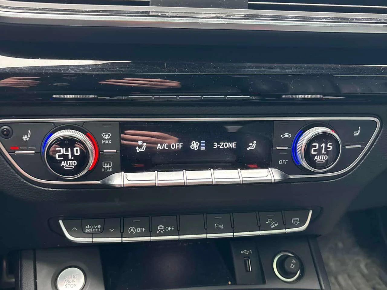 Audi Q5 * FULL S LINE* ДИСТРОНИК* ДВА ЧИФТА ГУМИ/ДЖАНИ* , снимка 10 - Автомобили и джипове - 53930340