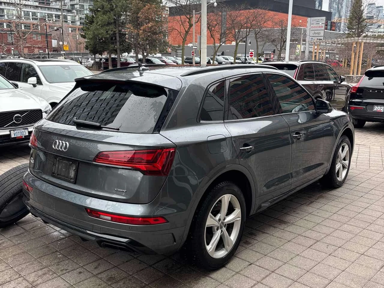 Audi Q5 * FULL S LINE* ДИСТРОНИК* ДВА ЧИФТА ГУМИ/ДЖАНИ* , снимка 4 - Автомобили и джипове - 53930340