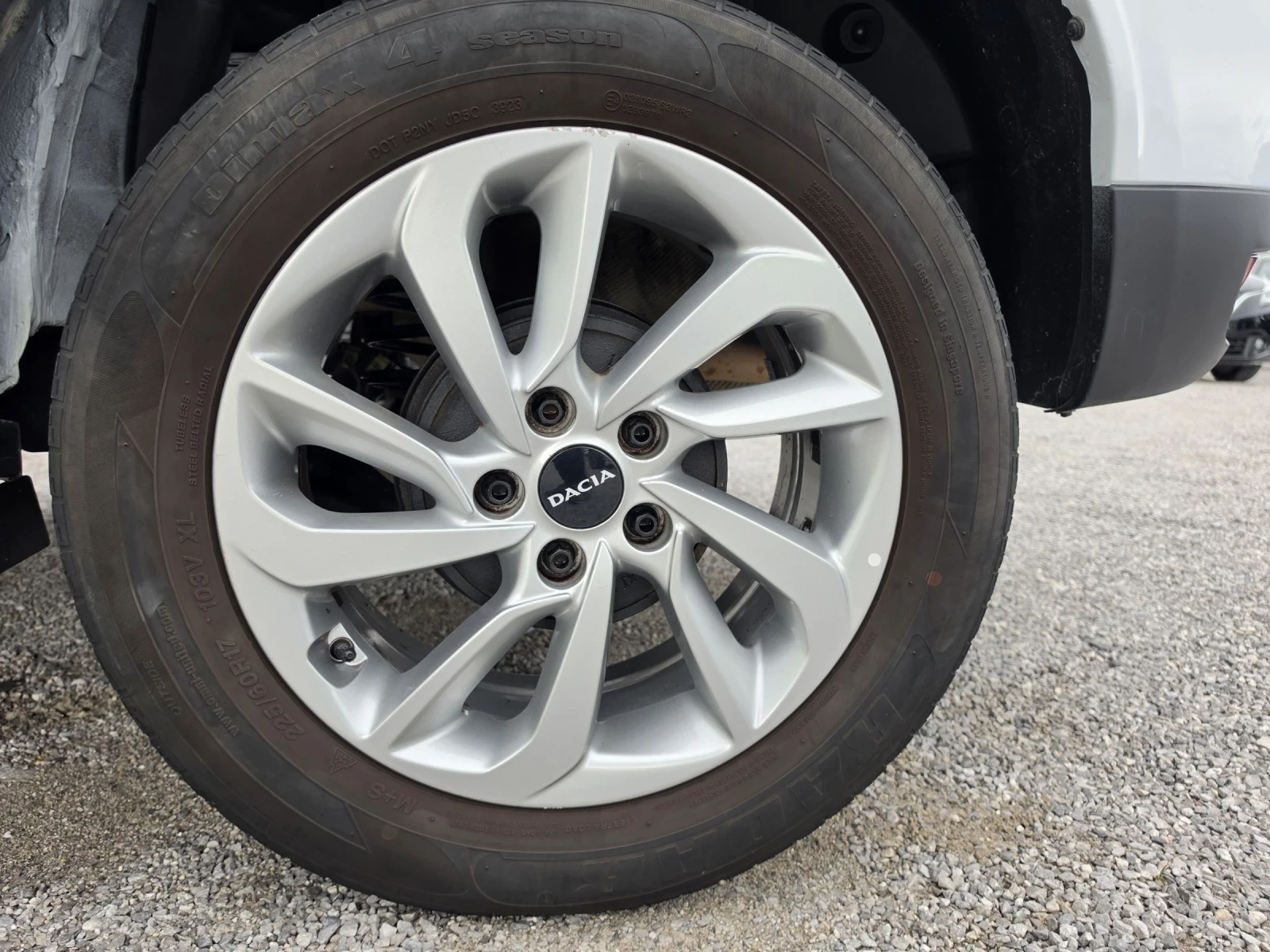 Dacia Duster 1.5DCi Euro6, снимка 17 - Автомобили и джипове - 54087478