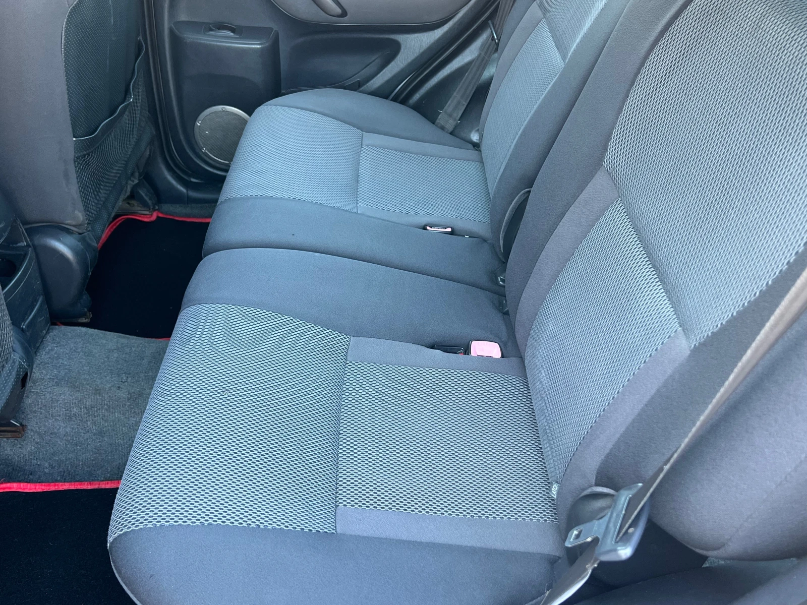 Toyota Rav4 2.0 D-4D, снимка 12 - Автомобили и джипове - 54552072