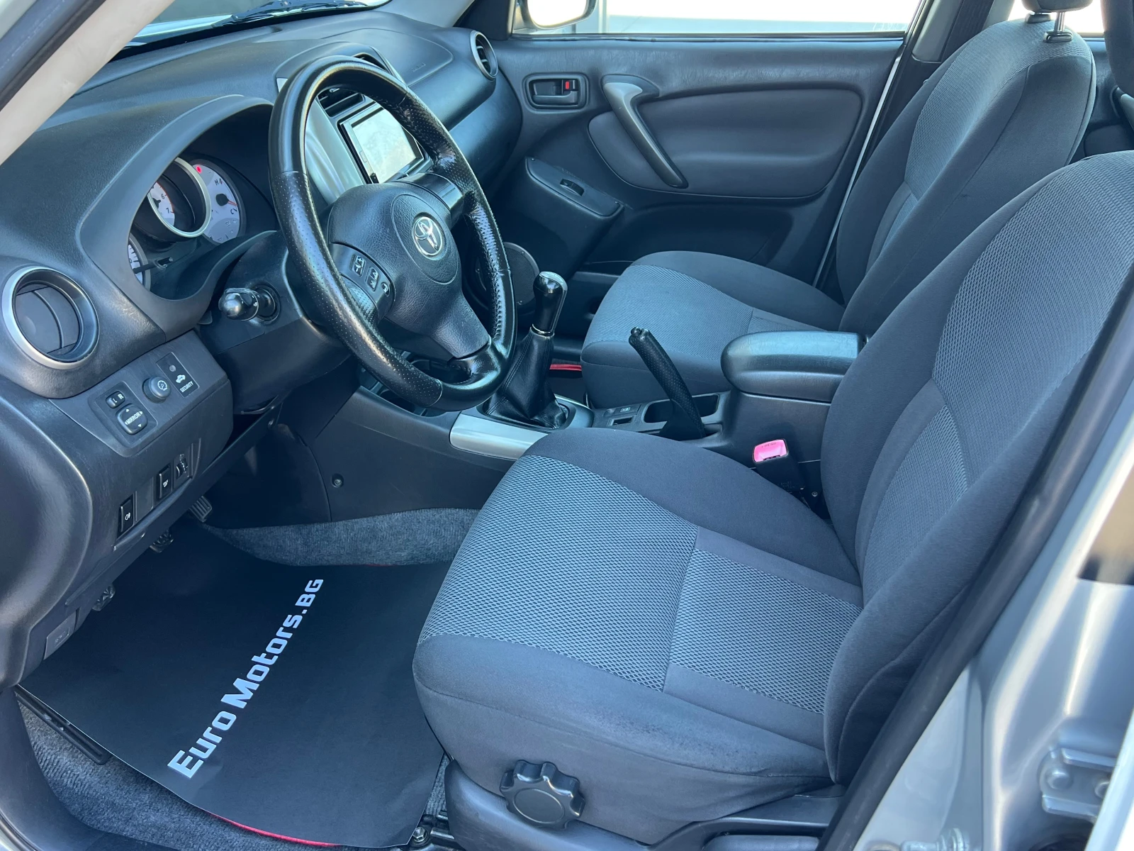 Toyota Rav4 2.0 D-4D, снимка 8 - Автомобили и джипове - 54552072