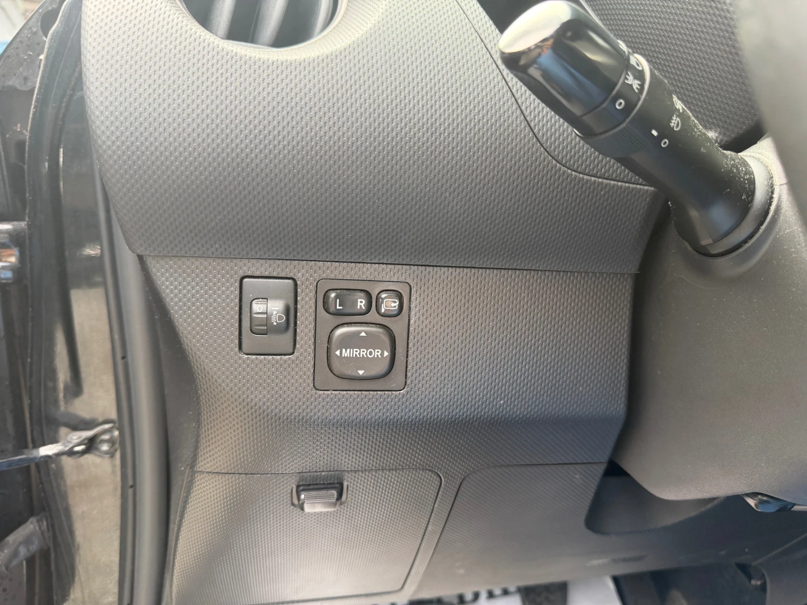 Toyota Urban Cruiser 1.4d4d 4х4 6speed star-stop КЛИМАТРОНИК ИТАЛИЯ, снимка 9 - Автомобили и джипове - 56084242