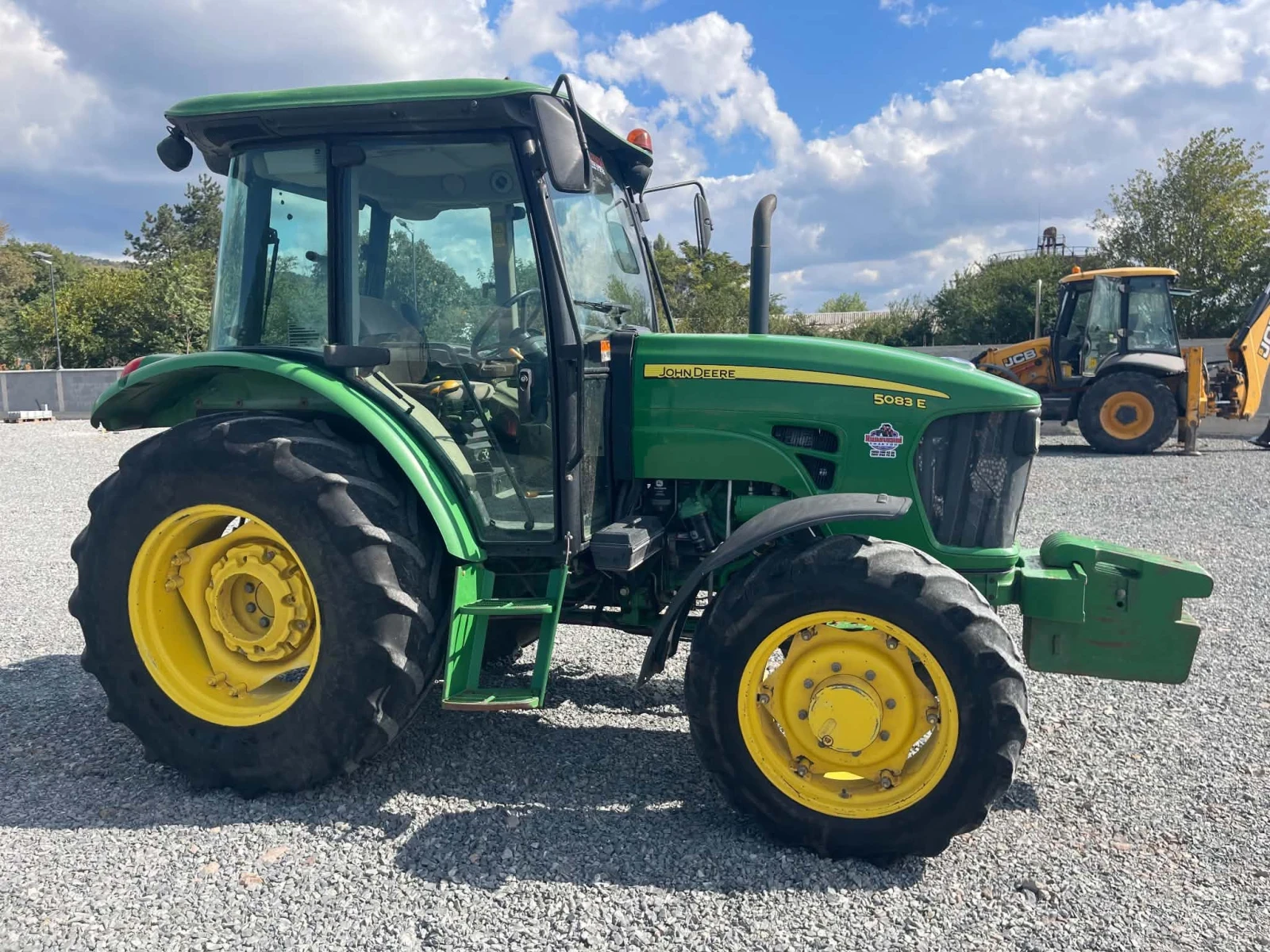 Трактор John Deere 5083 E