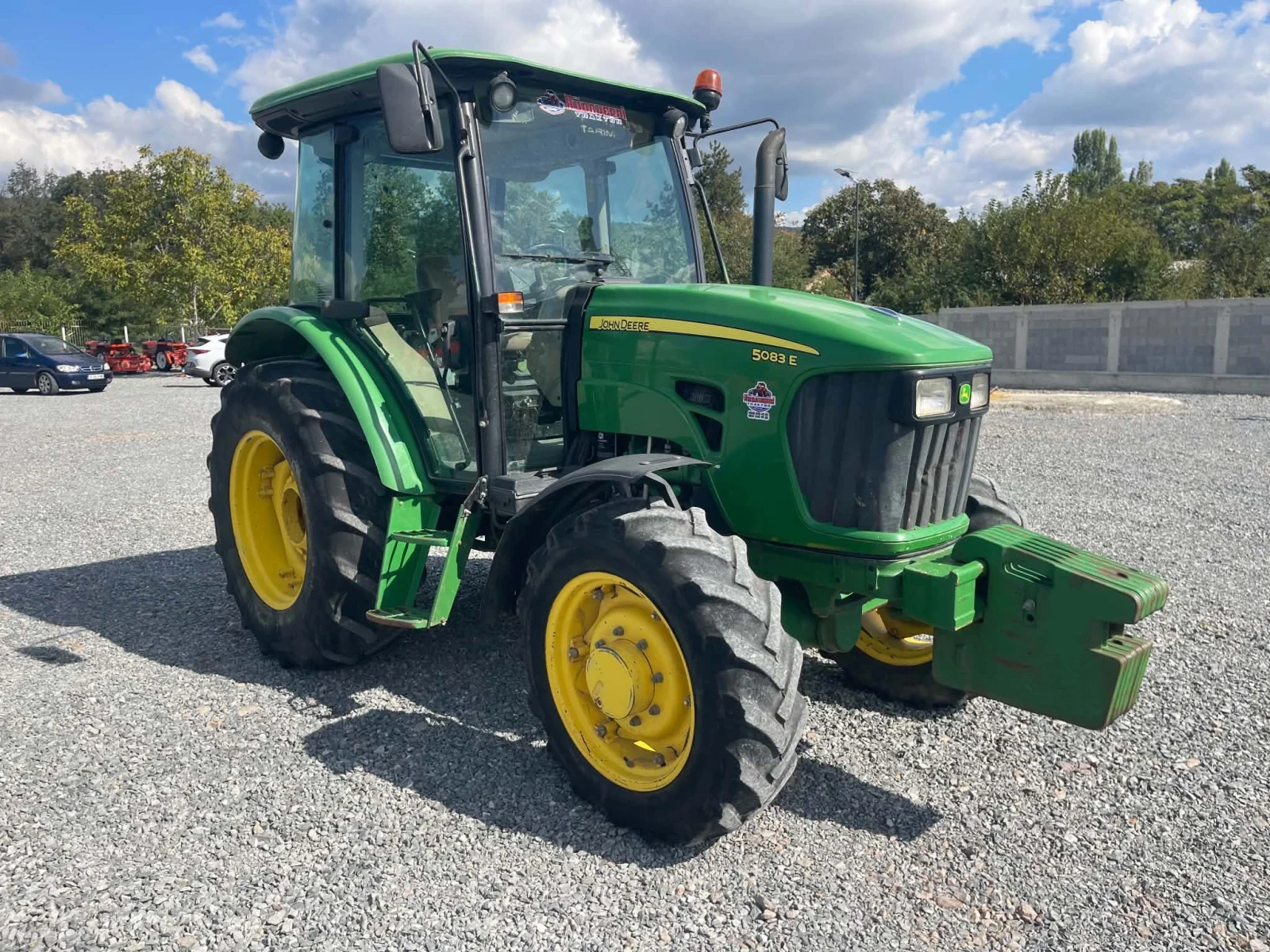 Трактор John Deere 5083 E, снимка 3 - Селскостопанска техника - 56301007