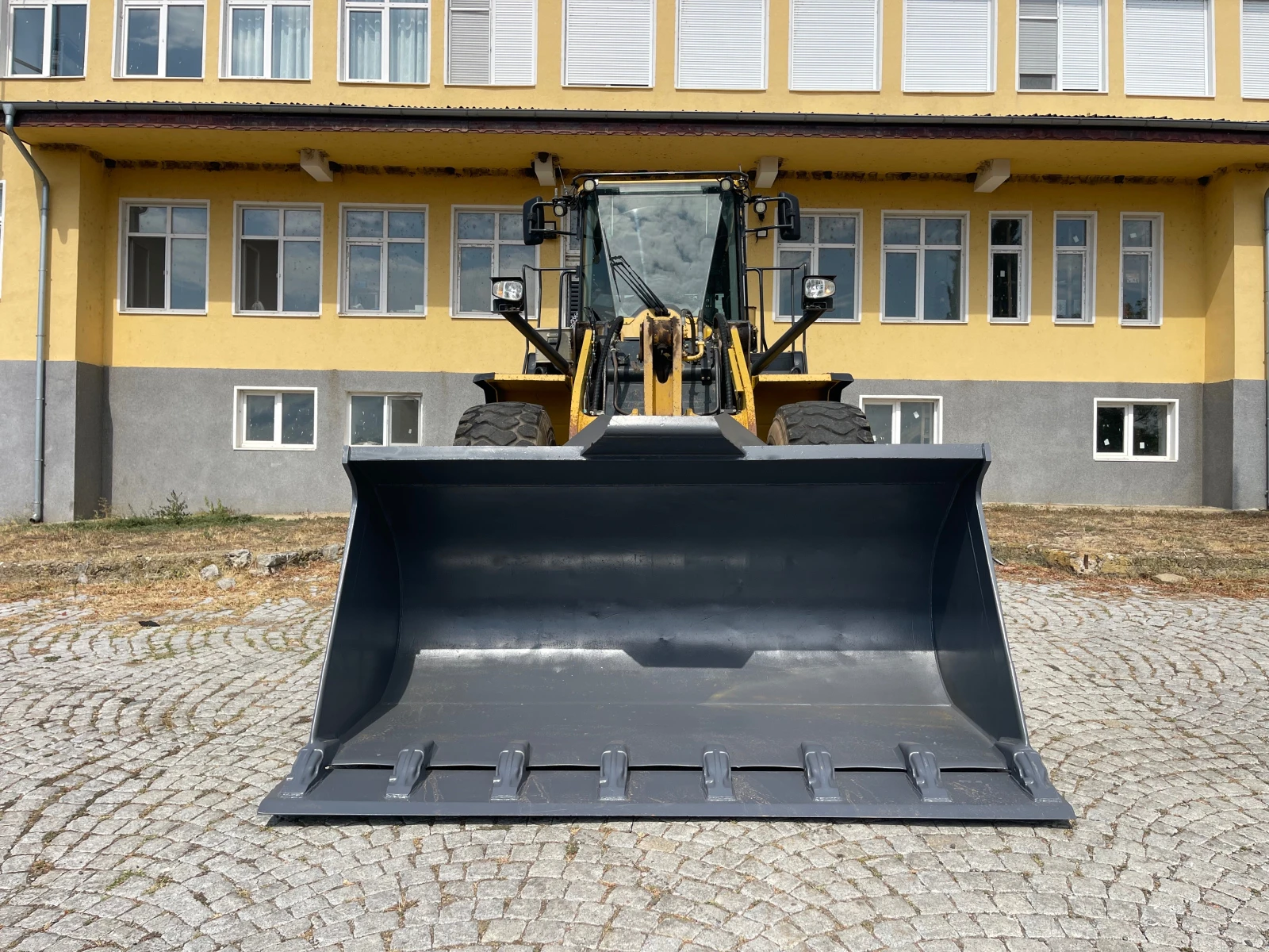 Челен товарач Komatsu WA 380 ЛИЗИНГ - изображение 2