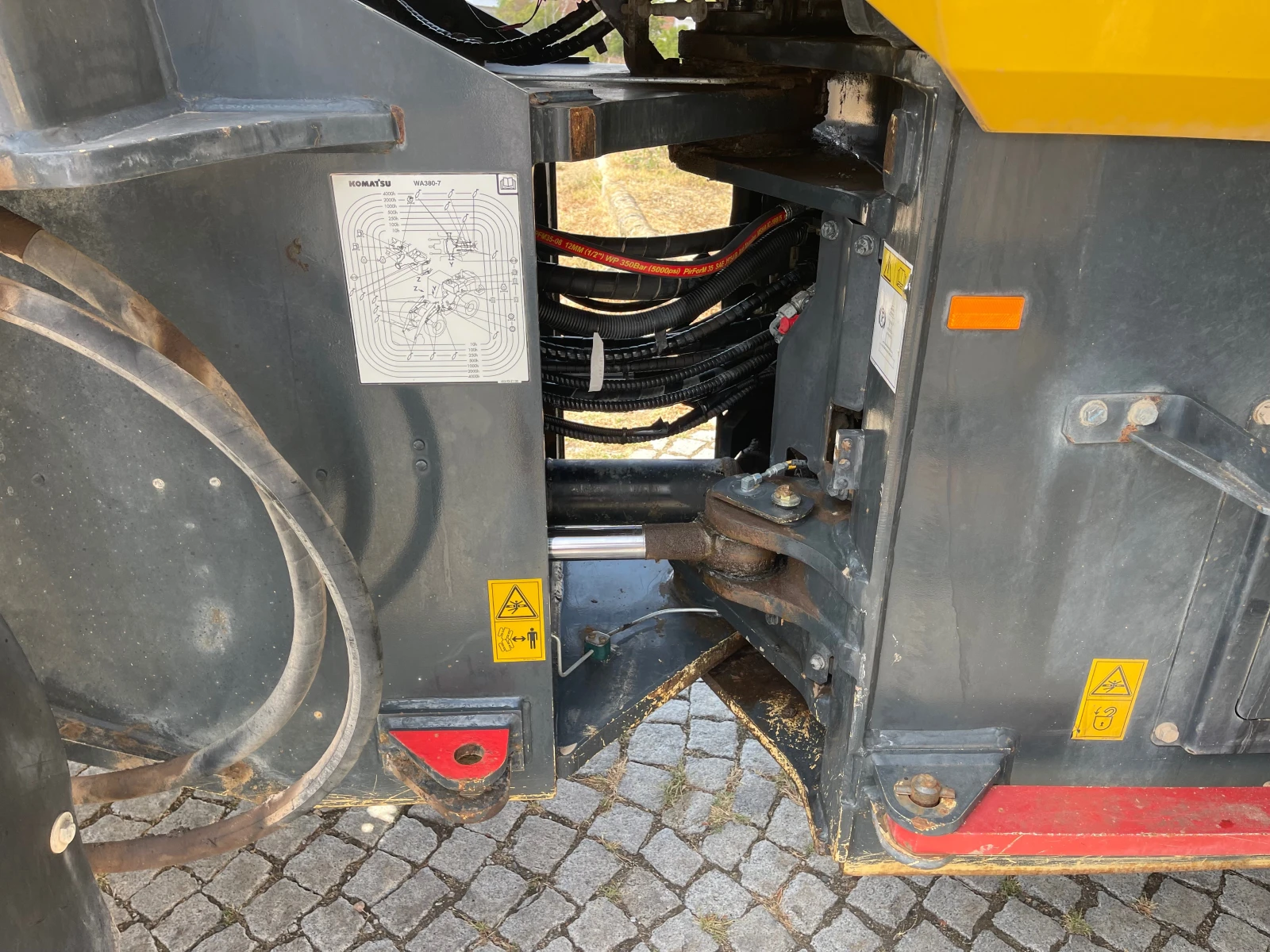 Челен товарач Komatsu WA 380 ЛИЗИНГ - изображение 9