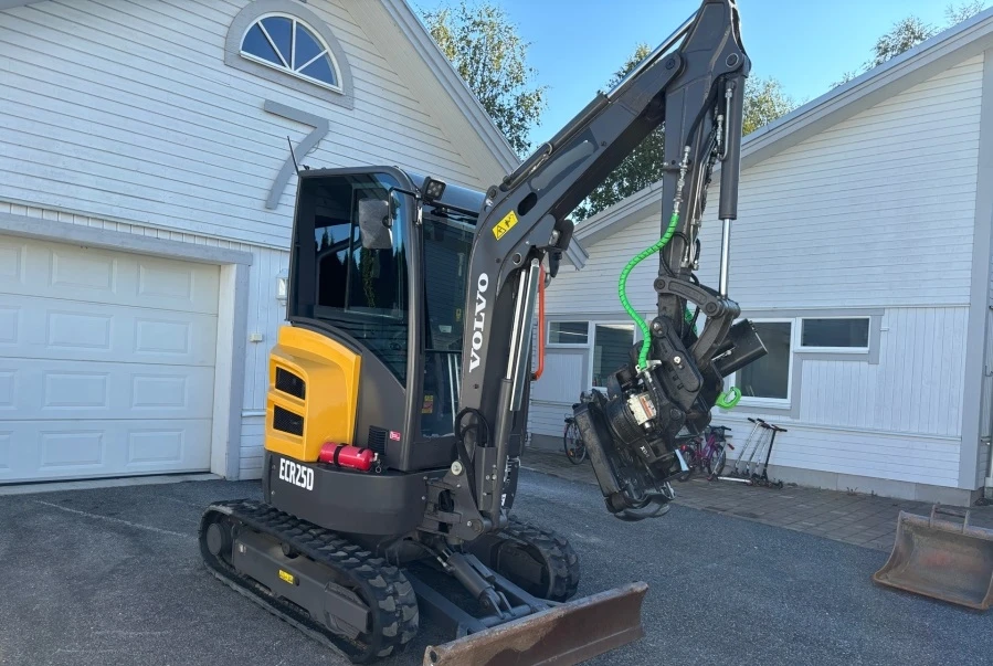 Багер Volvo ECR25D, снимка 9 - Индустриална техника - 54916496