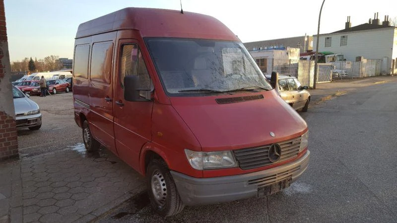 Двигател за Mercedes-Benz Sprinter 208, снимка 1 - Части - 22085195