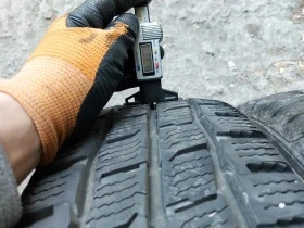 Гуми Зимни 215/65R16, снимка 4 - Гуми и джанти - 39109135