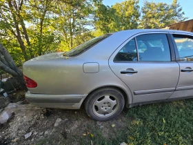 Mercedes-Benz E 250 Td, снимка 5