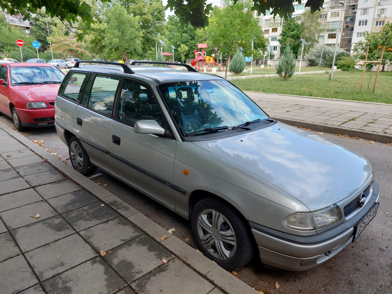 Opel Astra 1.4 16V, снимка 1 - Автомобили и джипове - 38884570