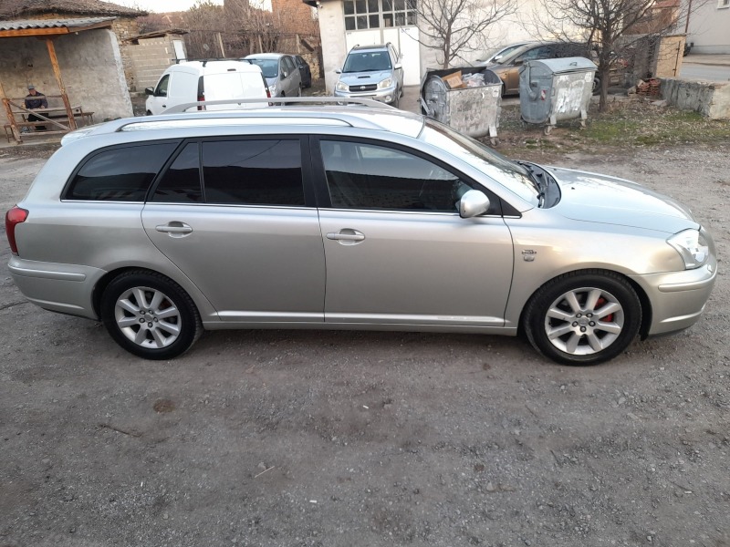 Toyota Avensis 2.0 D4D, снимка 4 - Автомобили и джипове - 45965727