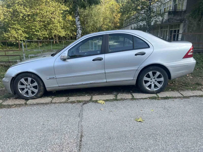 Mercedes-Benz C 180, снимка 2 - Автомобили и джипове - 48257685