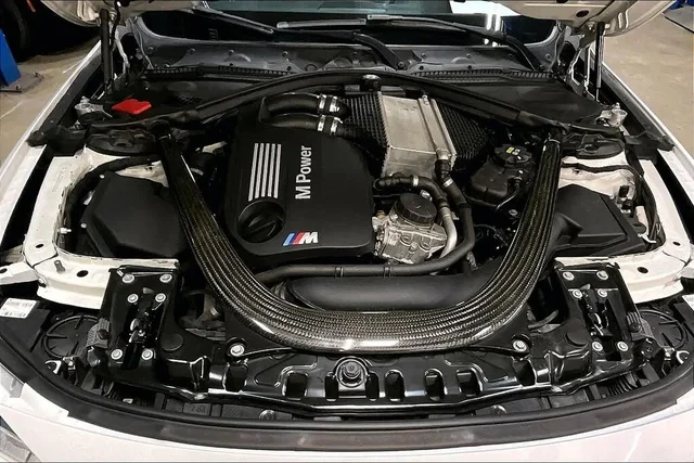 BMW M3 CARBON/ПЪЛНО ОБОРУДBАНЕ, снимка 9 - Автомобили и джипове - 54997173