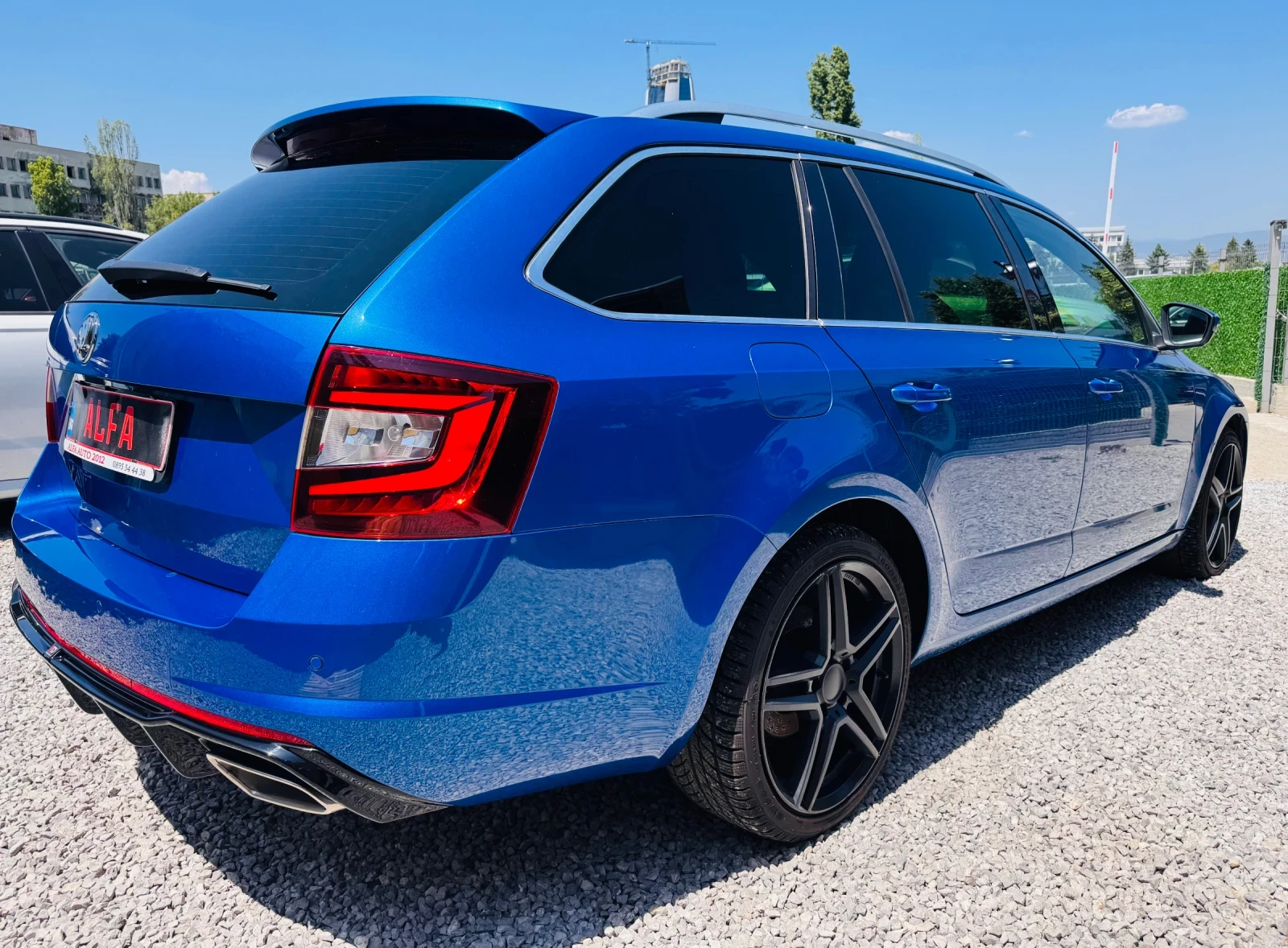 Skoda Octavia VRS/2.0d/CarPLAY/ДИСТРОНИК+ WAZE/СИНЯ ПЕРЛА/// - изображение 6