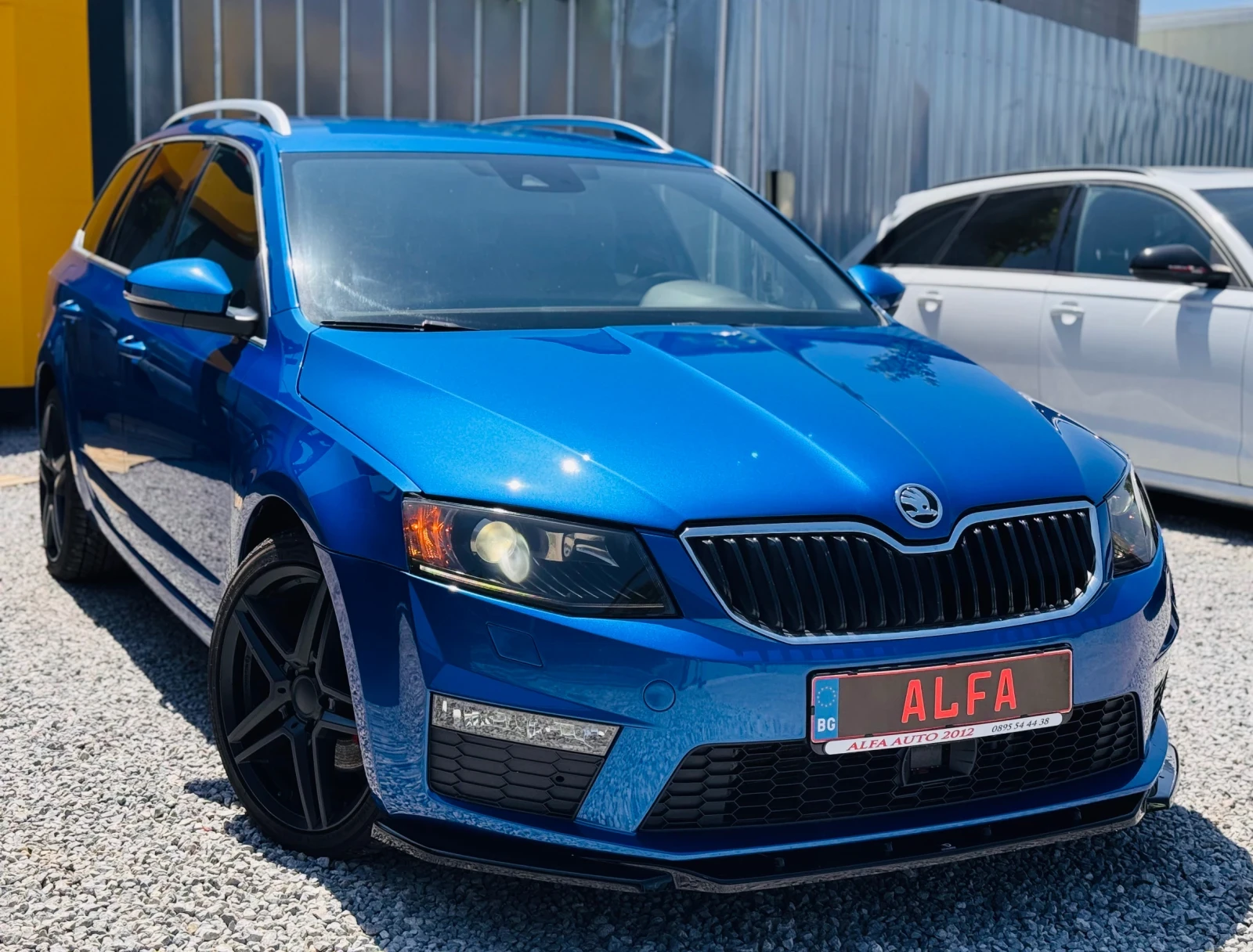 Skoda Octavia VRS/2.0d/CarPLAY/ДИСТРОНИК+ WAZE/СИНЯ ПЕРЛА/// - изображение 4