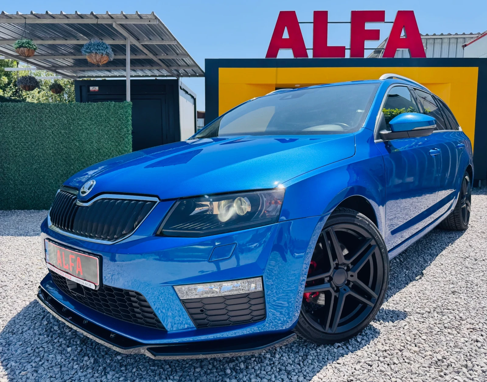 Skoda Octavia VRS/2.0d/CarPLAY/ДИСТРОНИК+ WAZE/СИНЯ ПЕРЛА/// - изображение 2